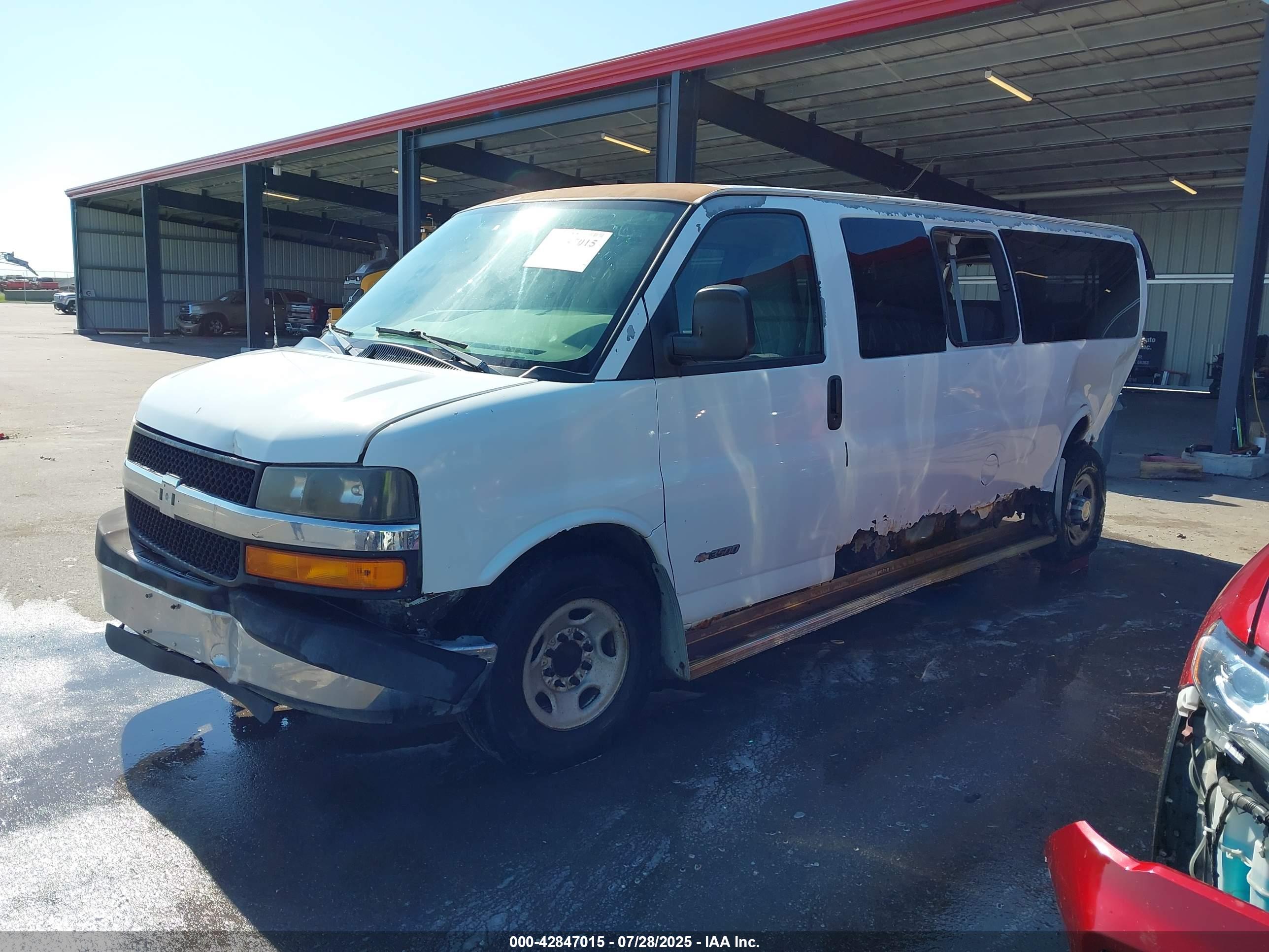 CHEVROLET EXPRESS image 2
