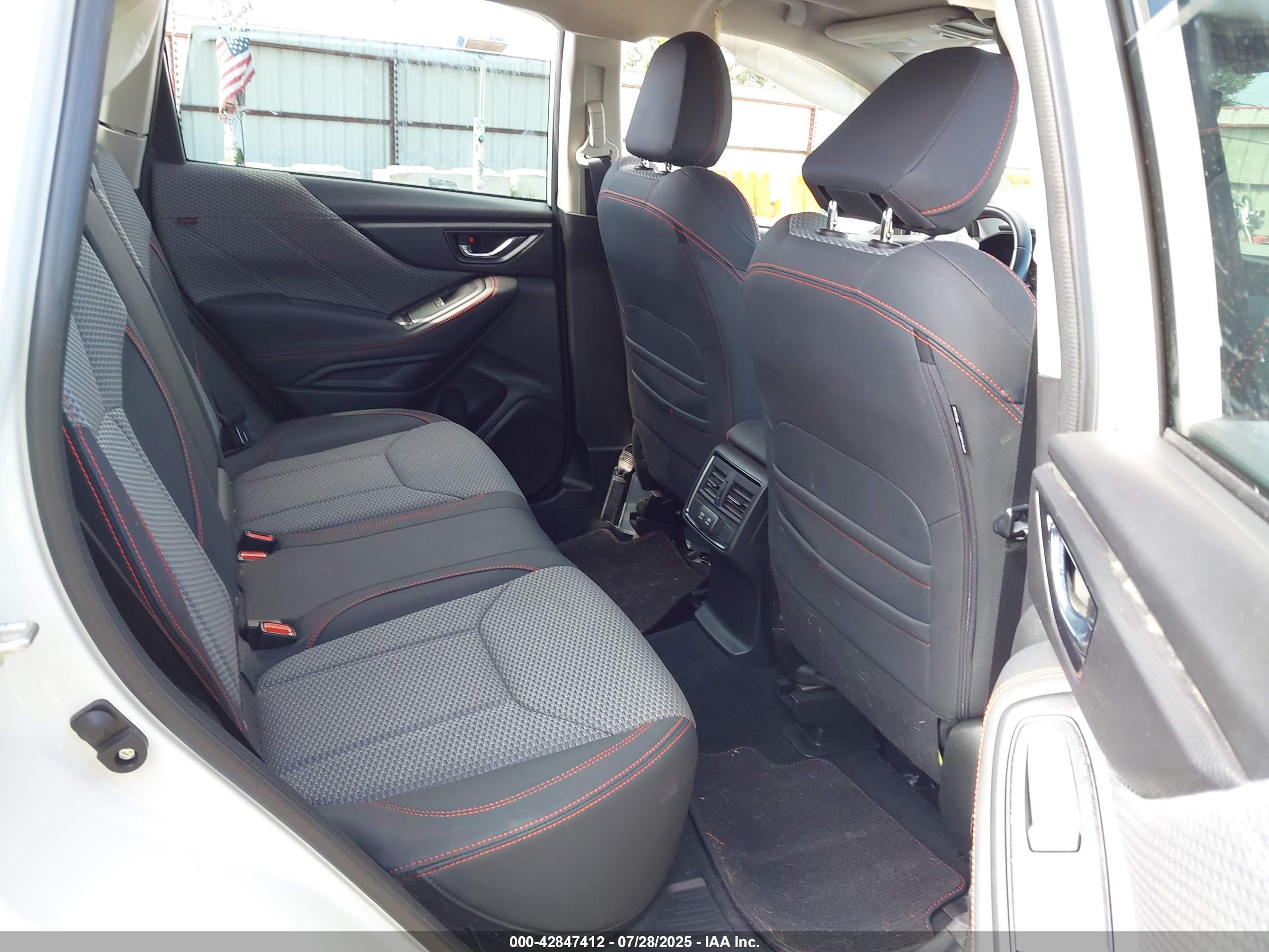 SUBARU FORESTER image 8