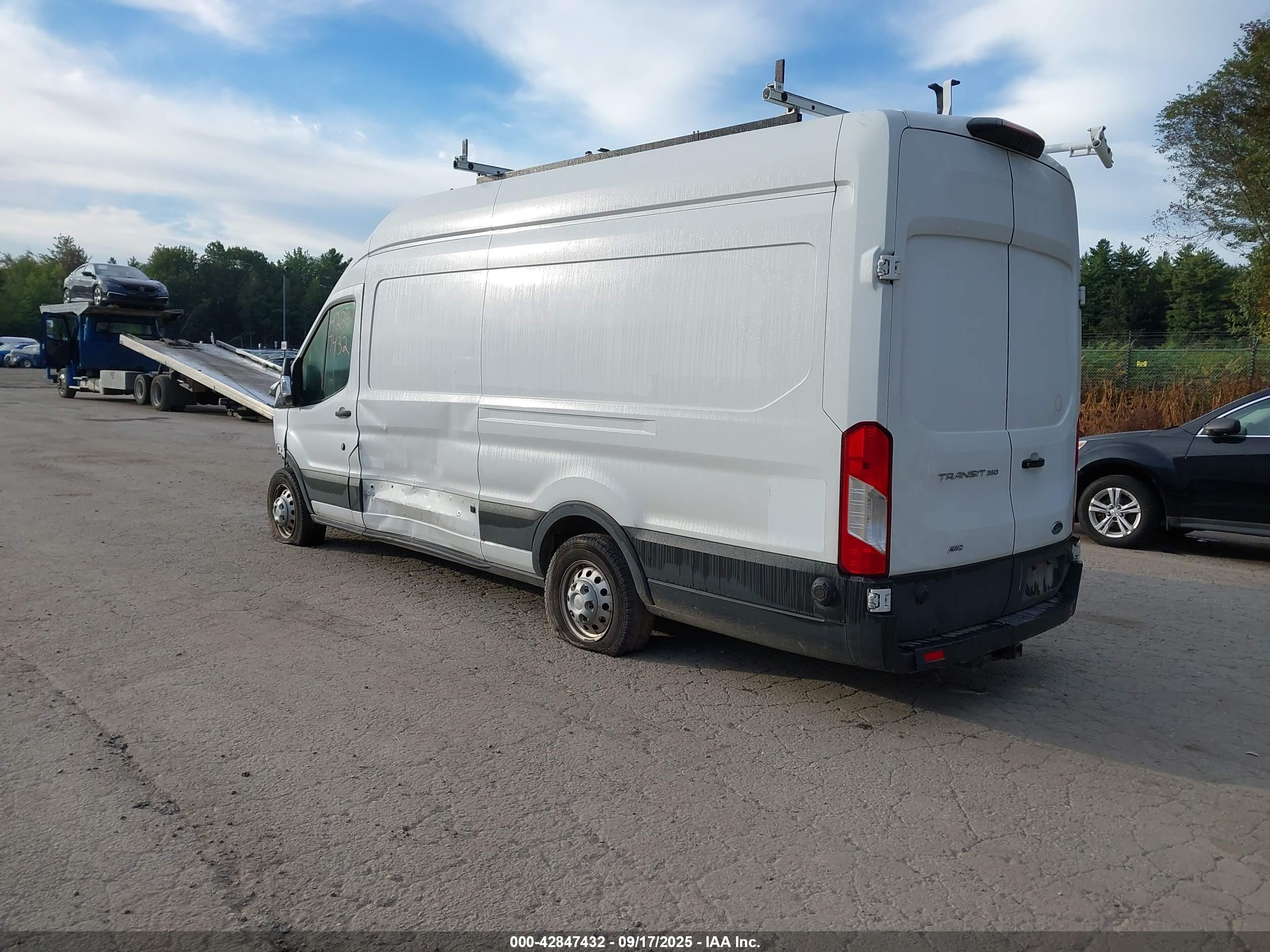 FORD TRANSIT-350 image 3