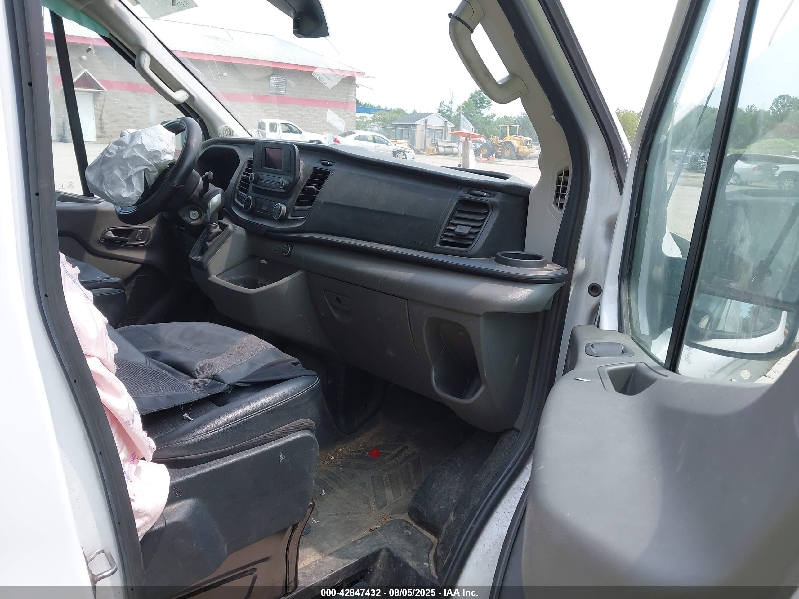FORD TRANSIT-350 image 5