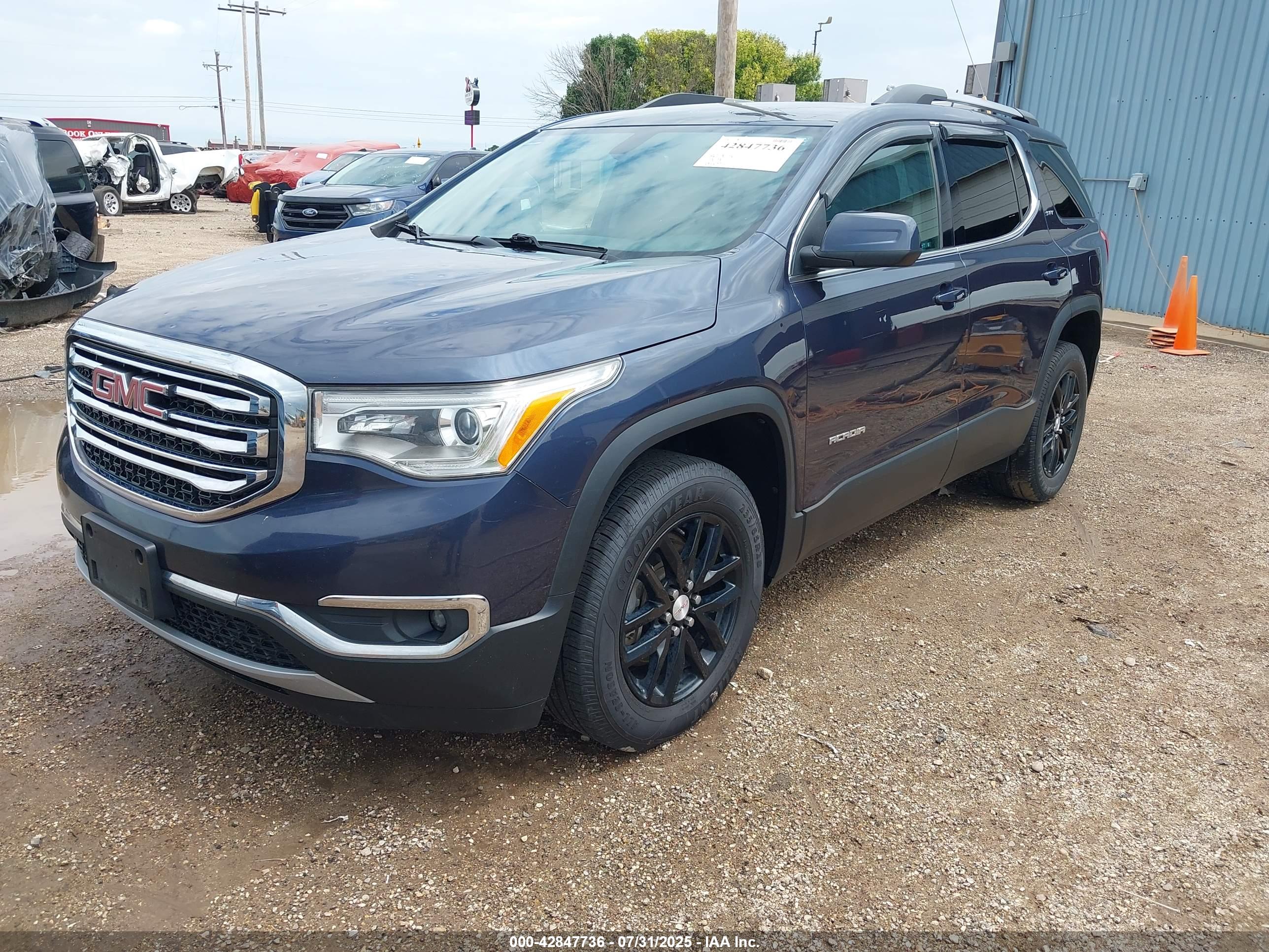 GMC ACADIA image 2