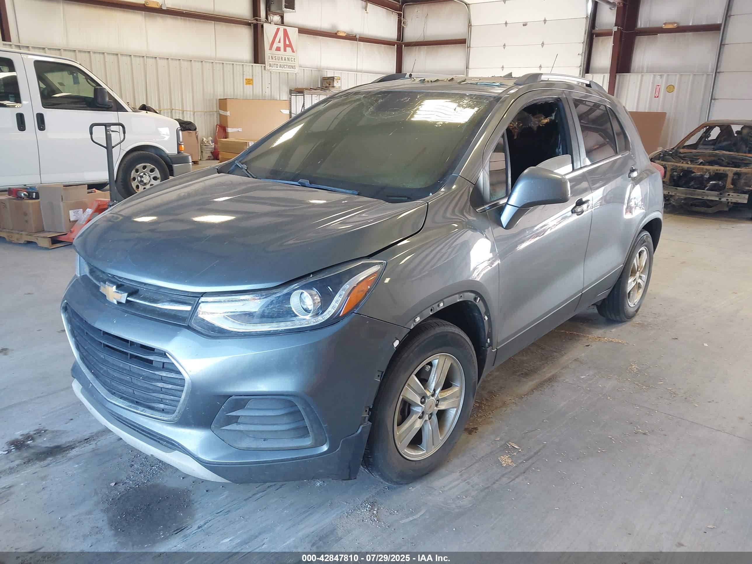 CHEVROLET TRAX image 2