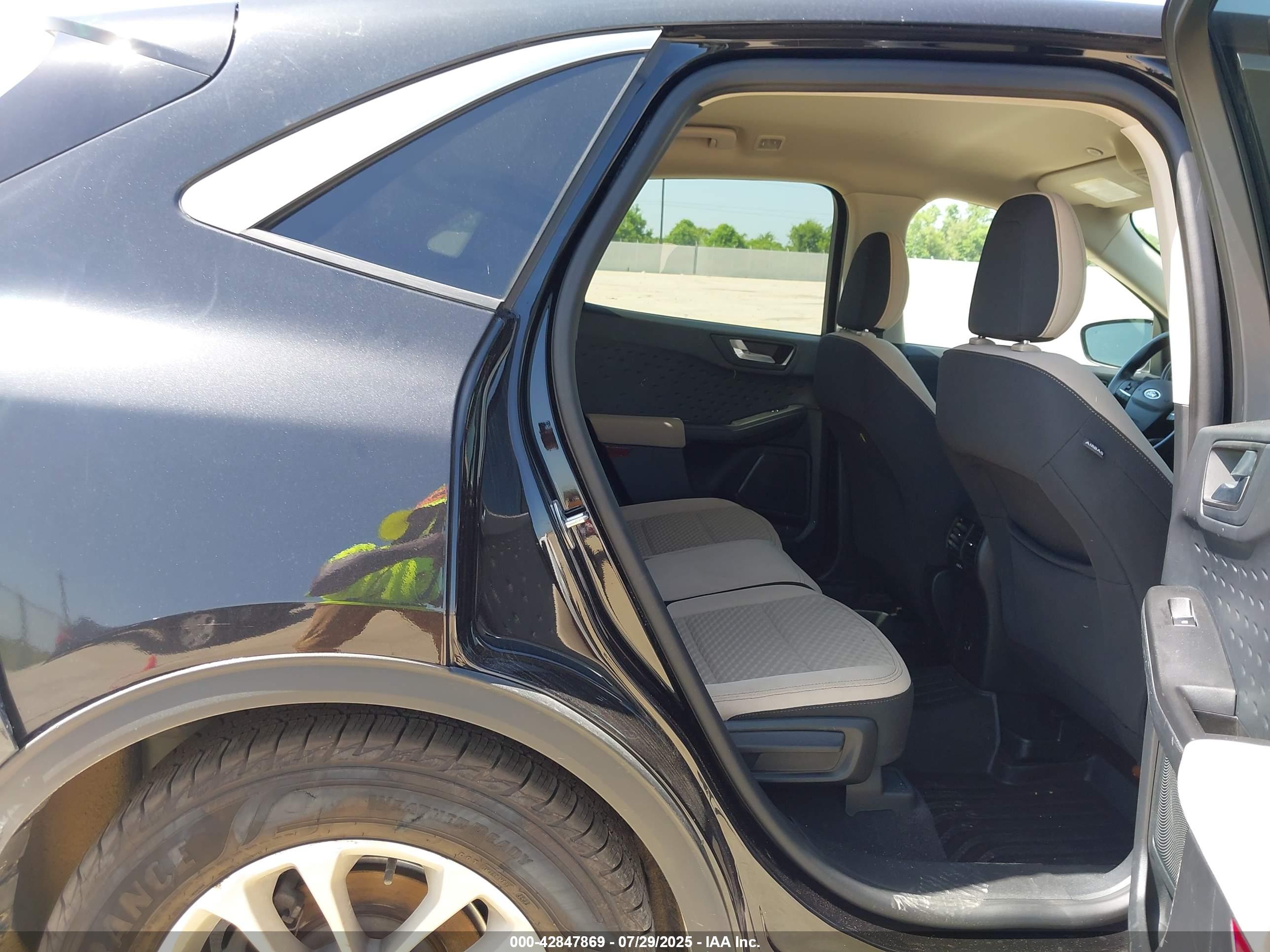 FORD ESCAPE image 8