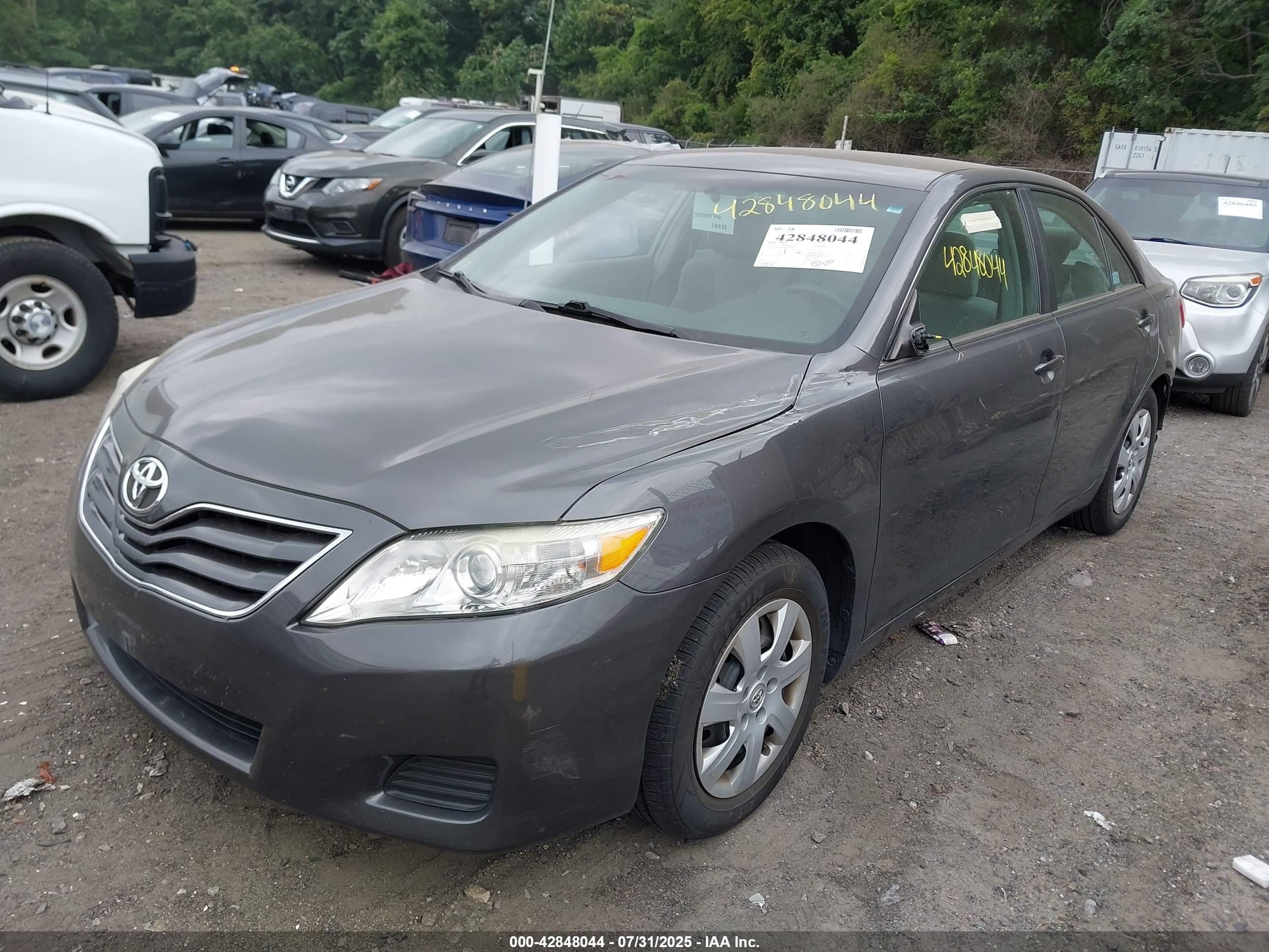TOYOTA CAMRY image 2