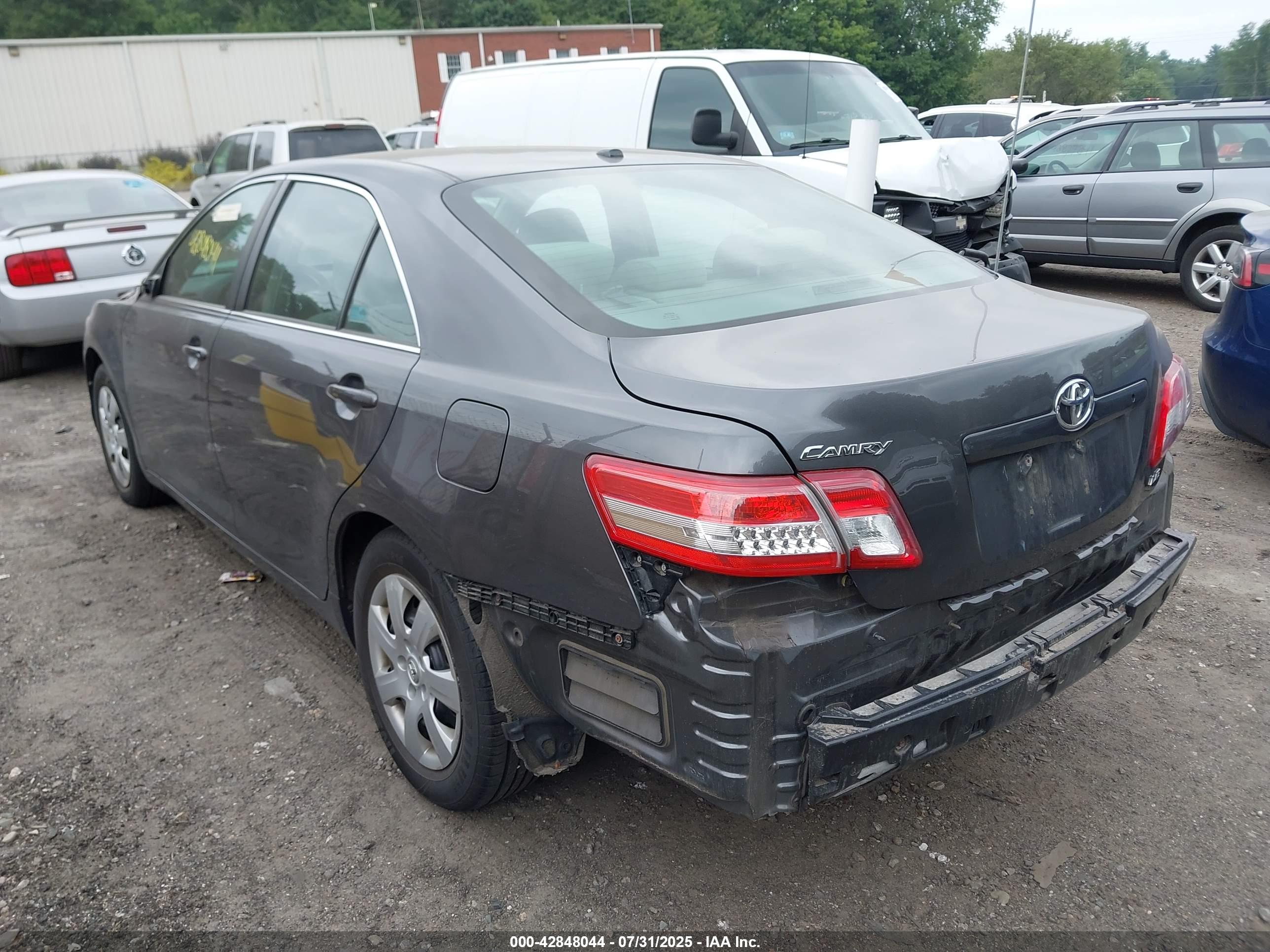 TOYOTA CAMRY image 3