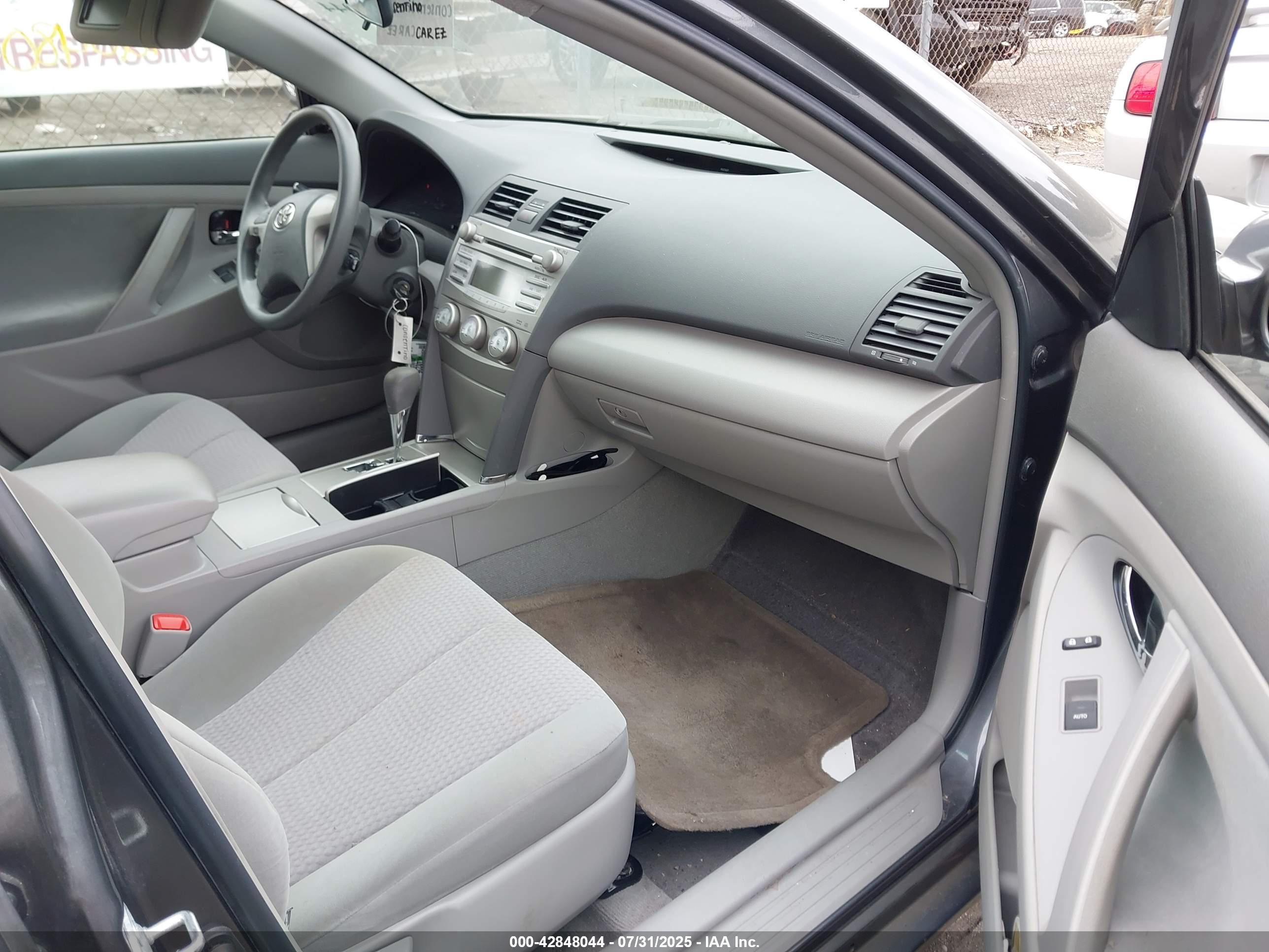 TOYOTA CAMRY image 5