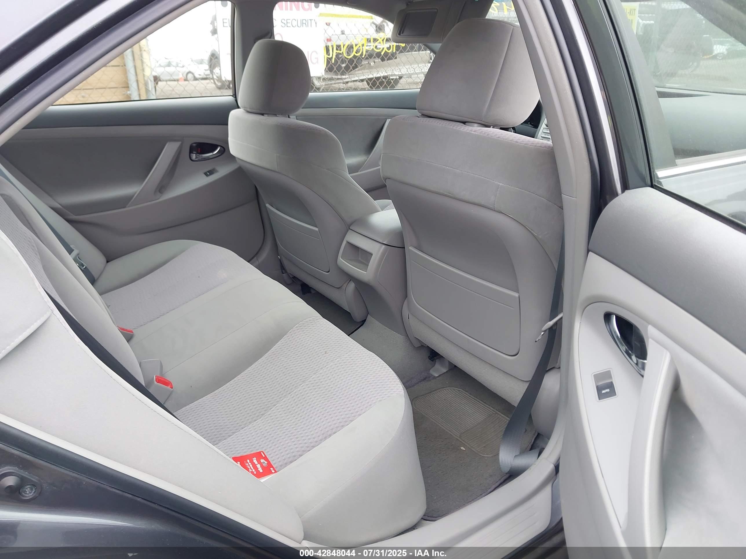 TOYOTA CAMRY image 8
