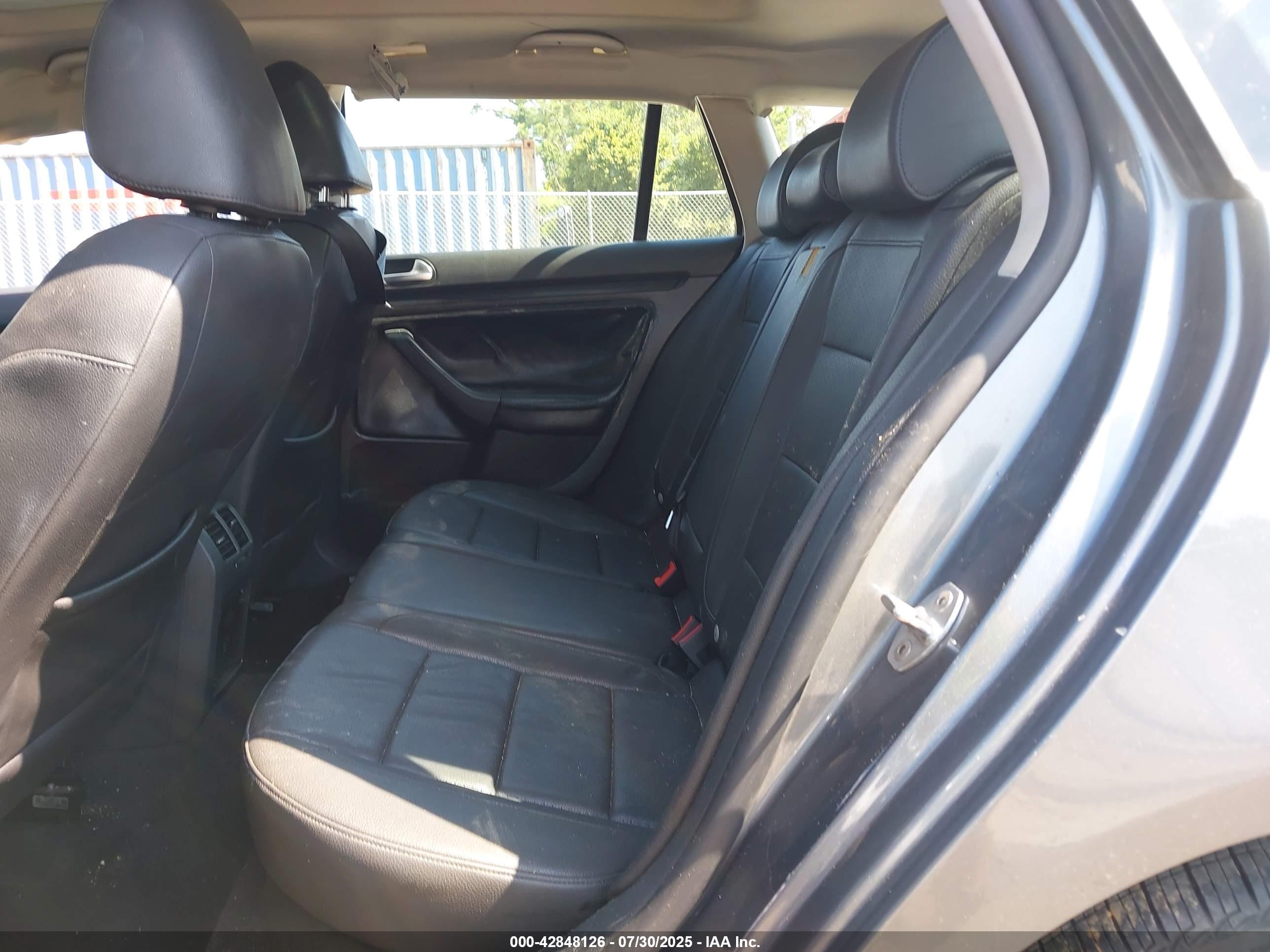 VOLKSWAGEN JETTA image 8