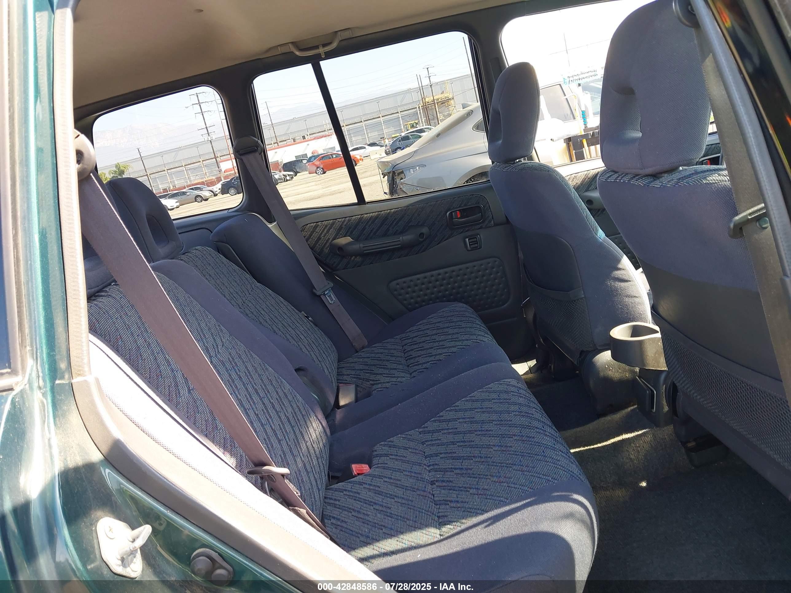 TOYOTA RAV4 image 8