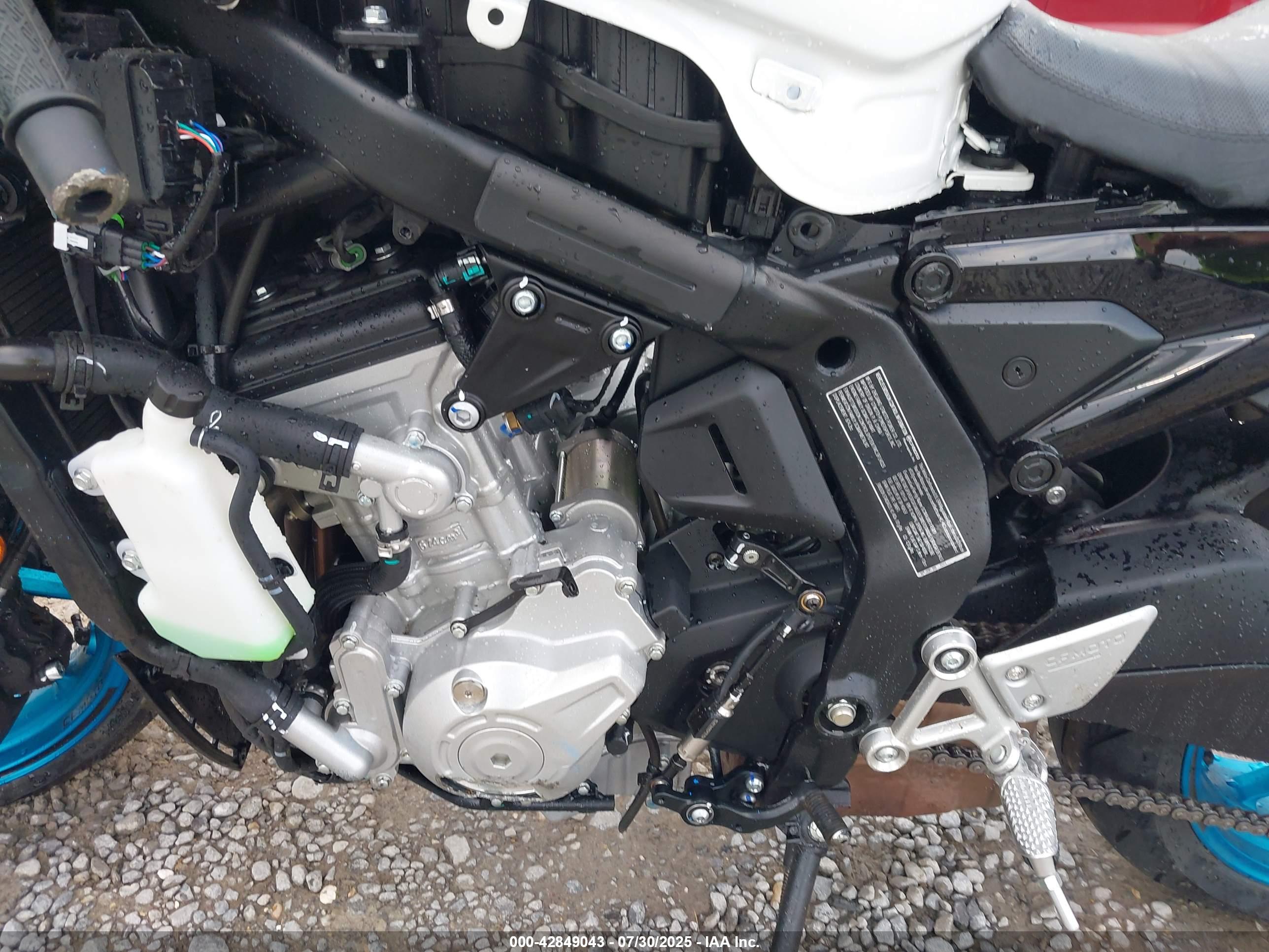 CF MOTO image 9