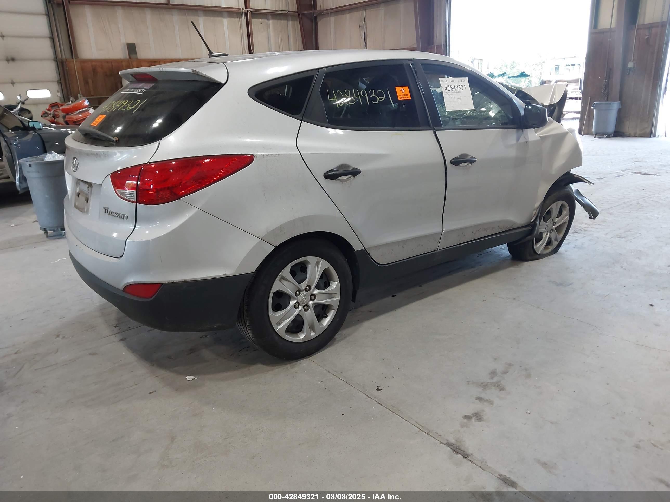 HYUNDAI TUCSON image 4