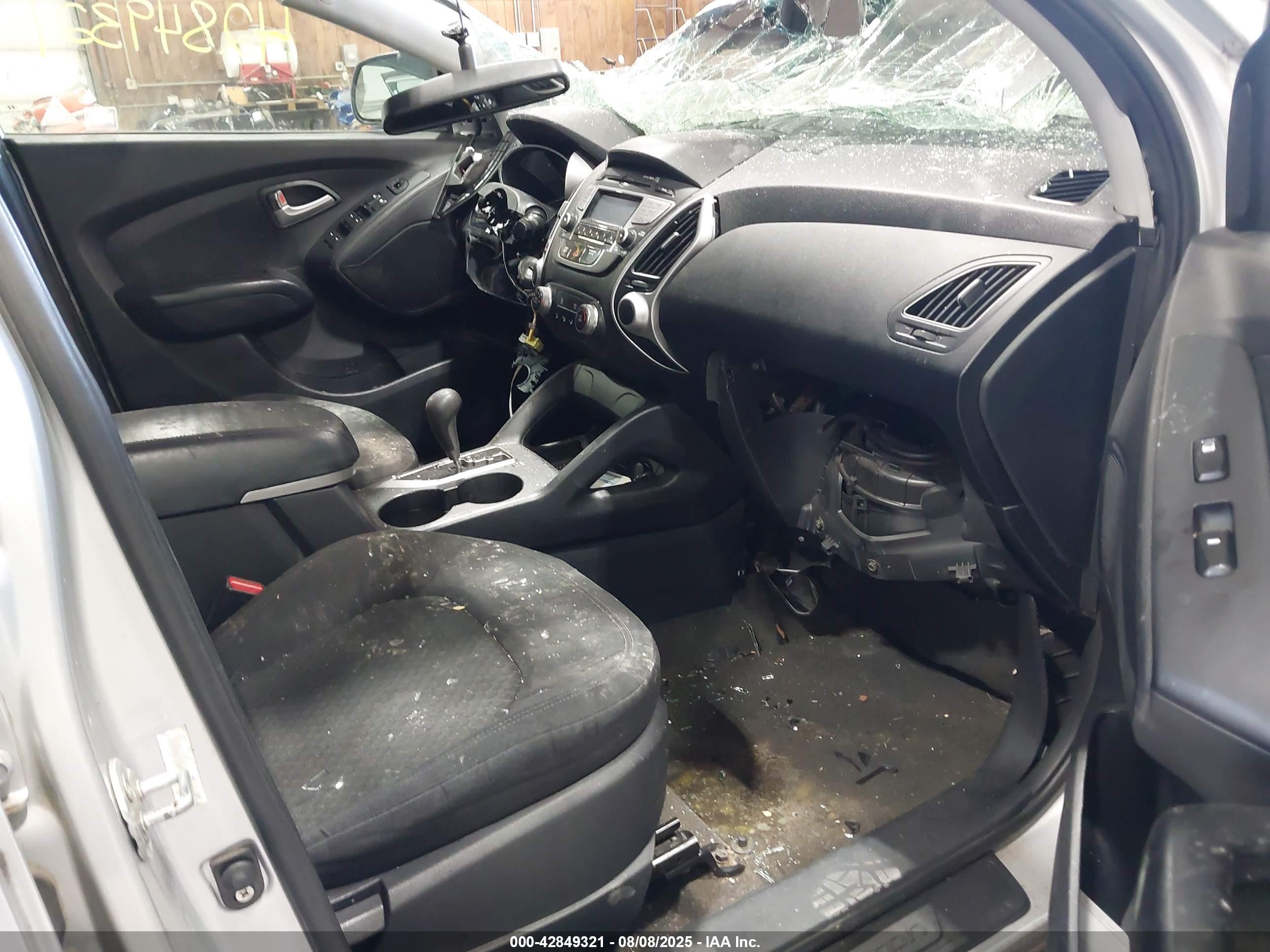 HYUNDAI TUCSON image 5