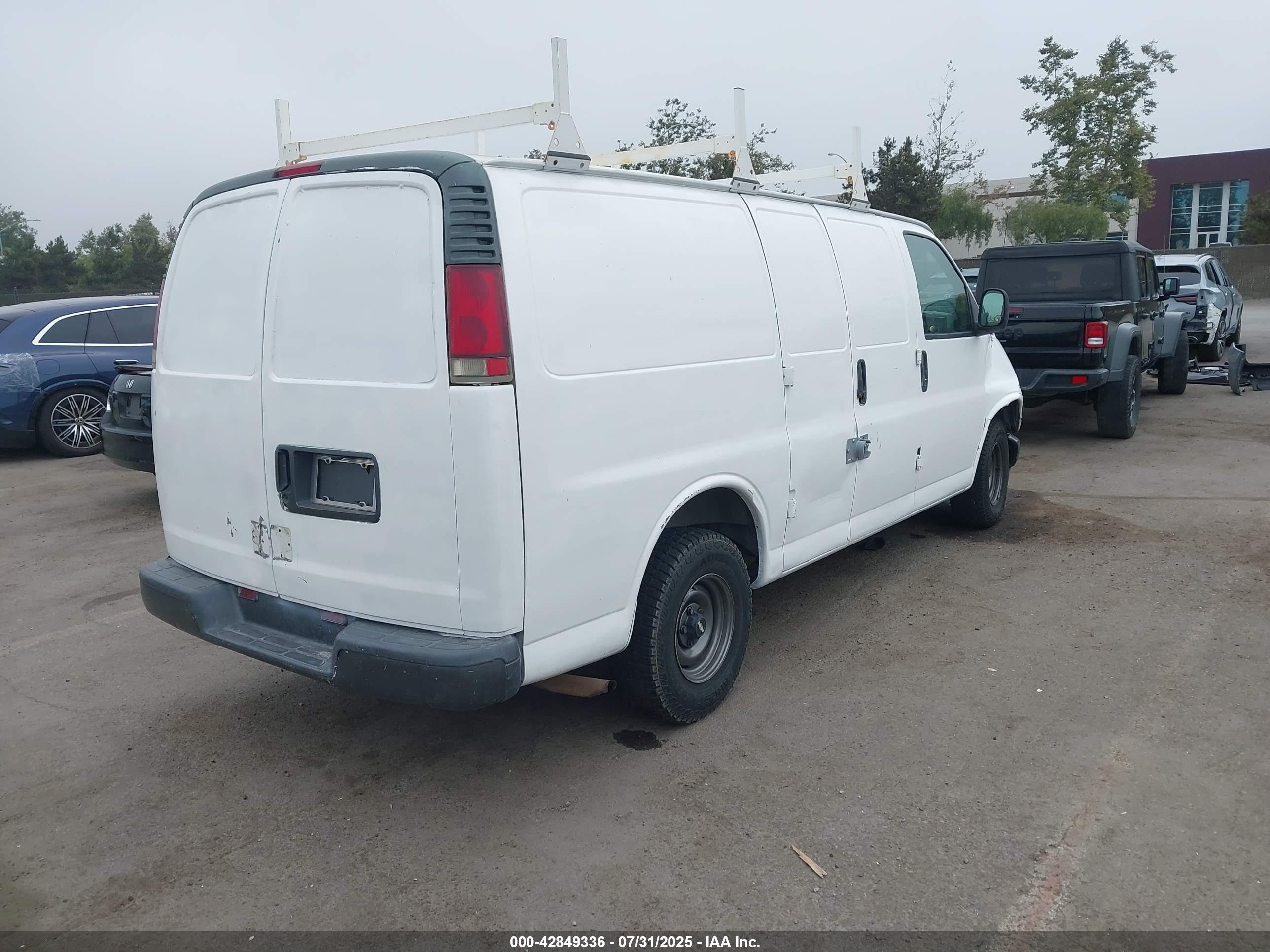 CHEVROLET EXPRESS image 4