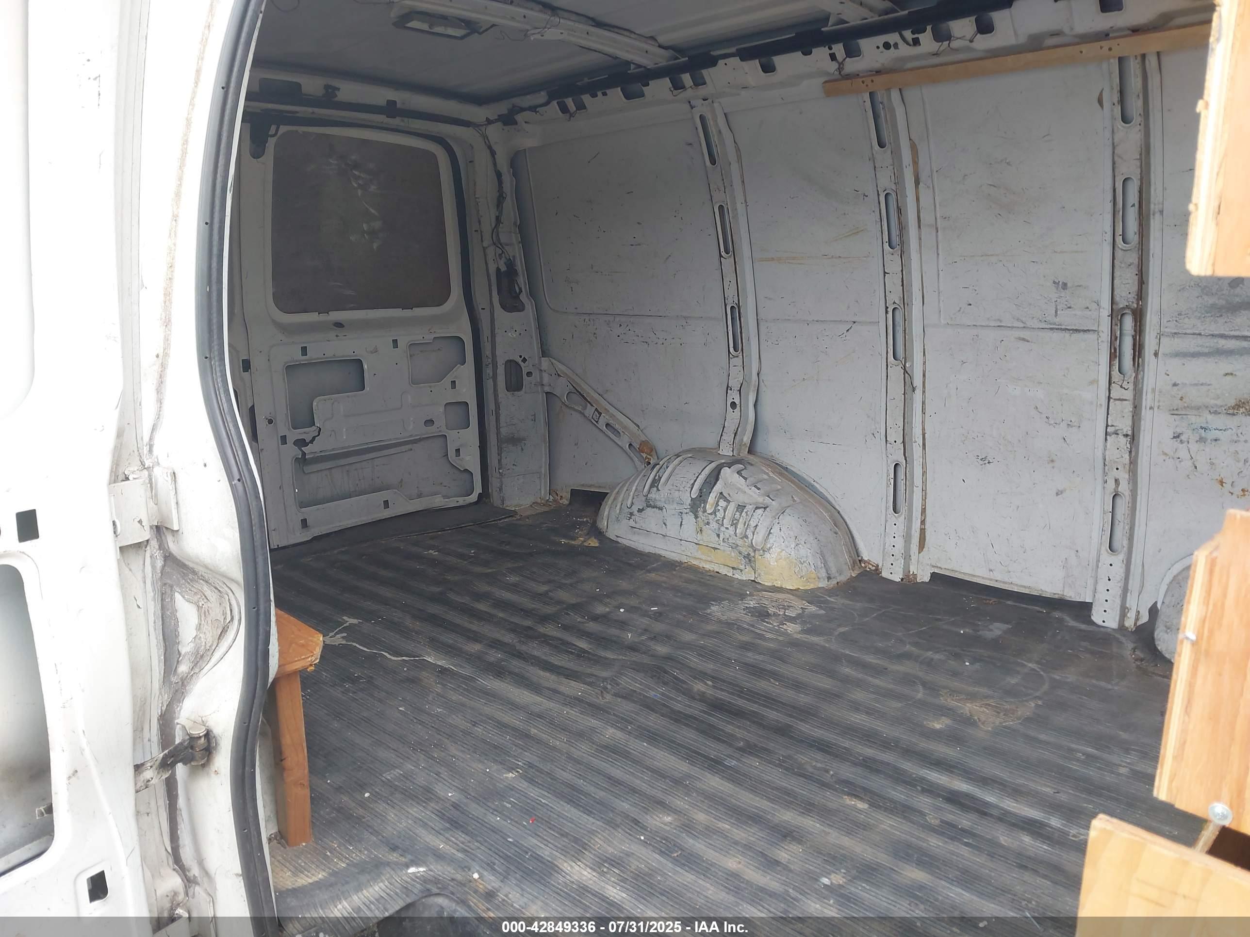 CHEVROLET EXPRESS image 8