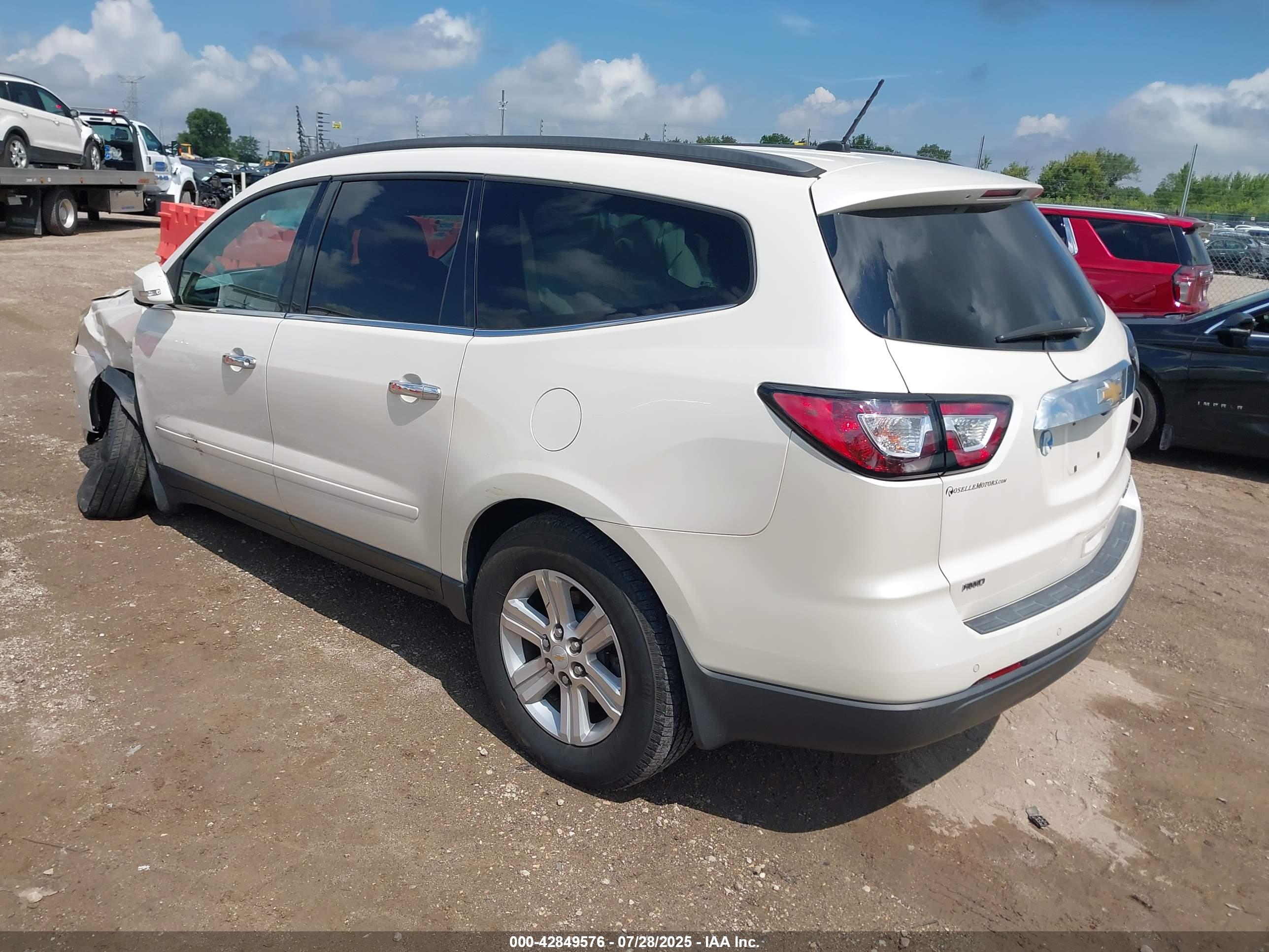 CHEVROLET TRAVERSE image 3