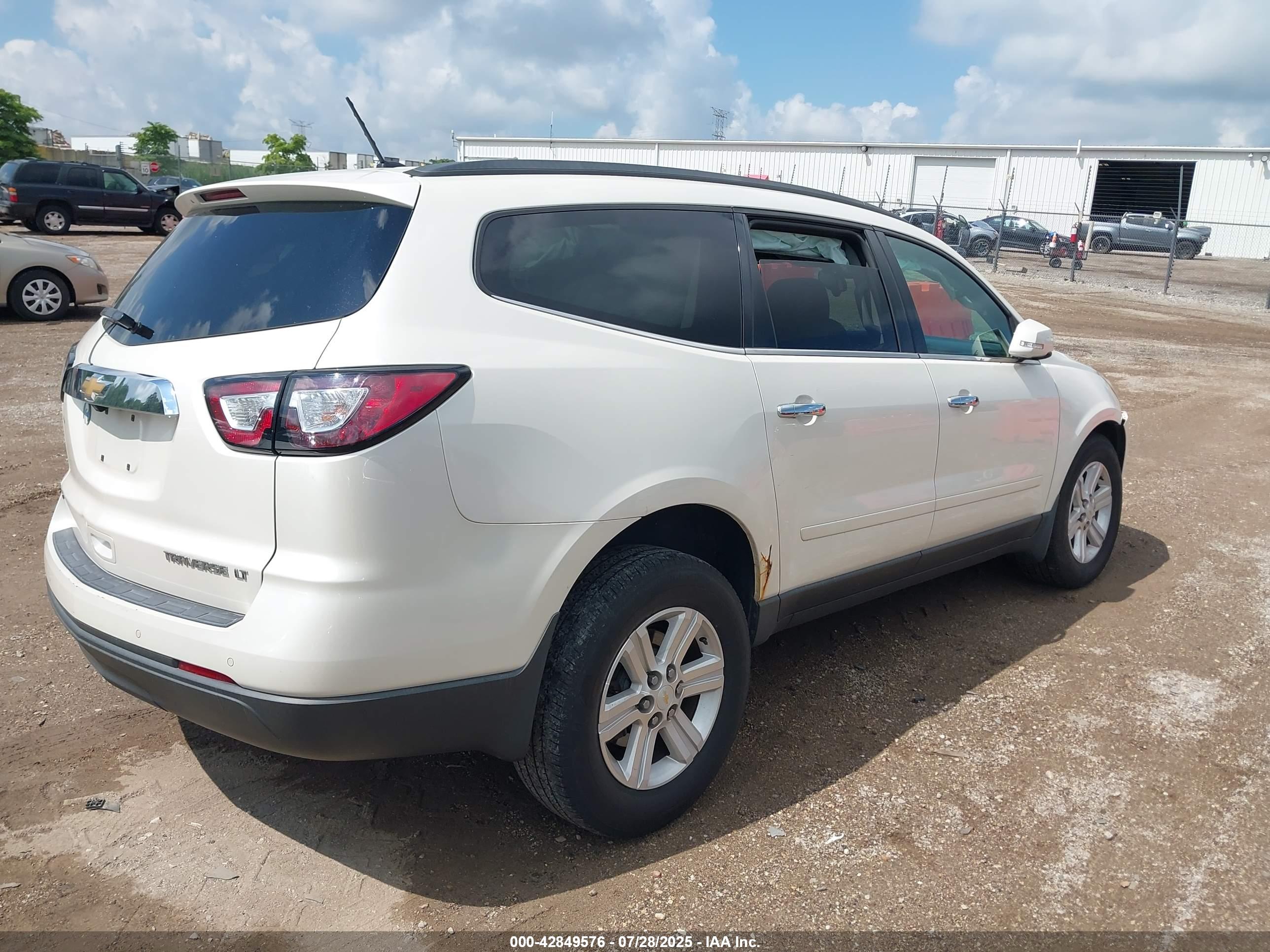 CHEVROLET TRAVERSE image 4