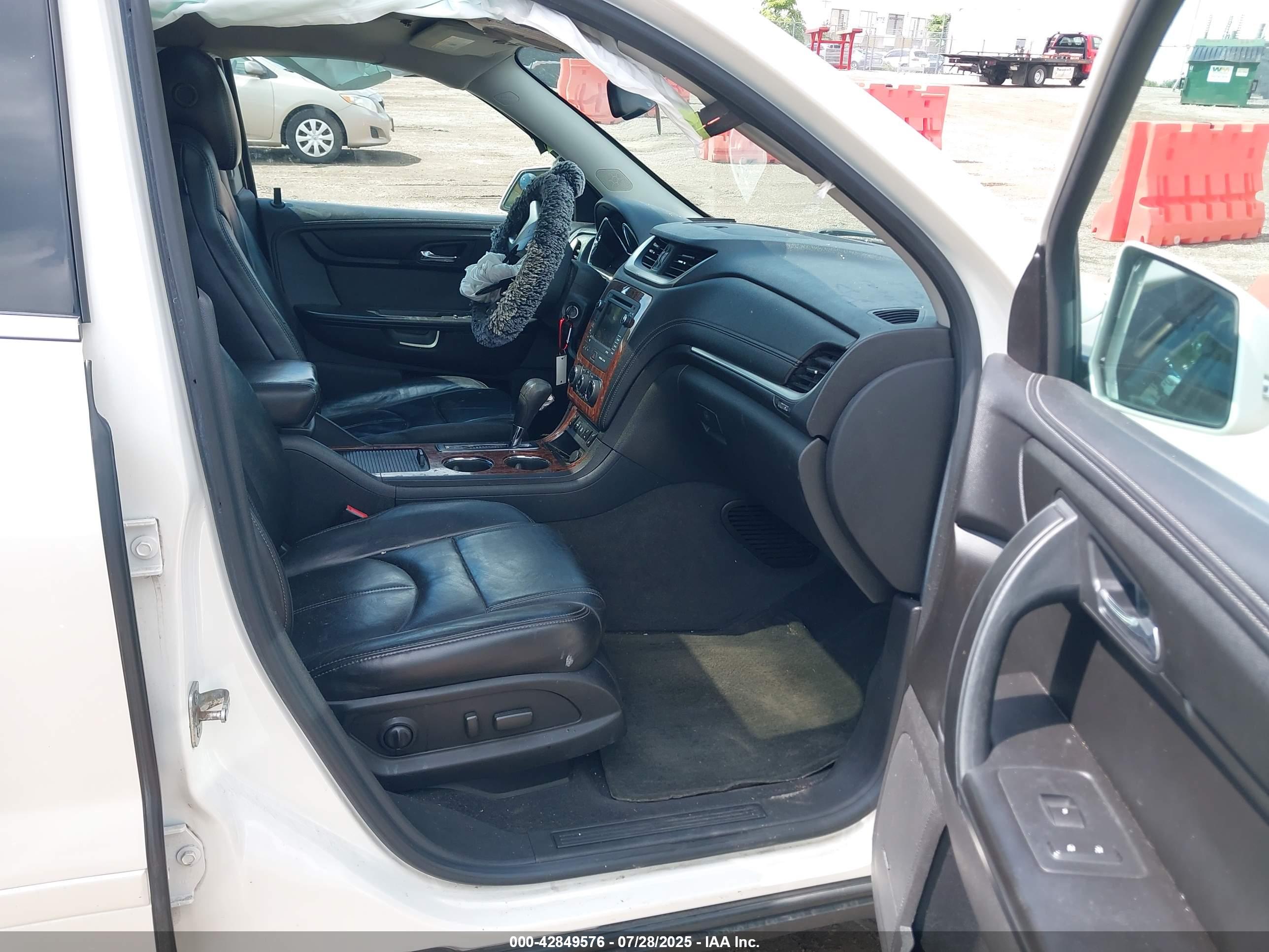 CHEVROLET TRAVERSE image 5