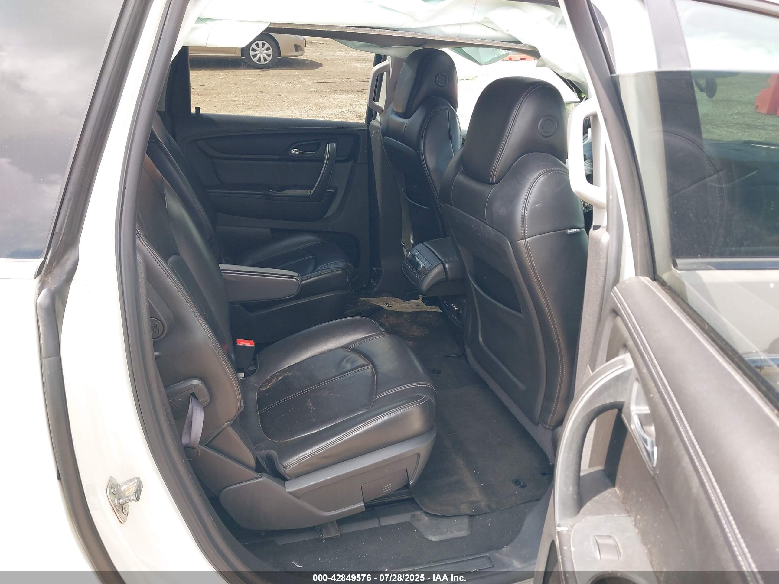 CHEVROLET TRAVERSE image 8