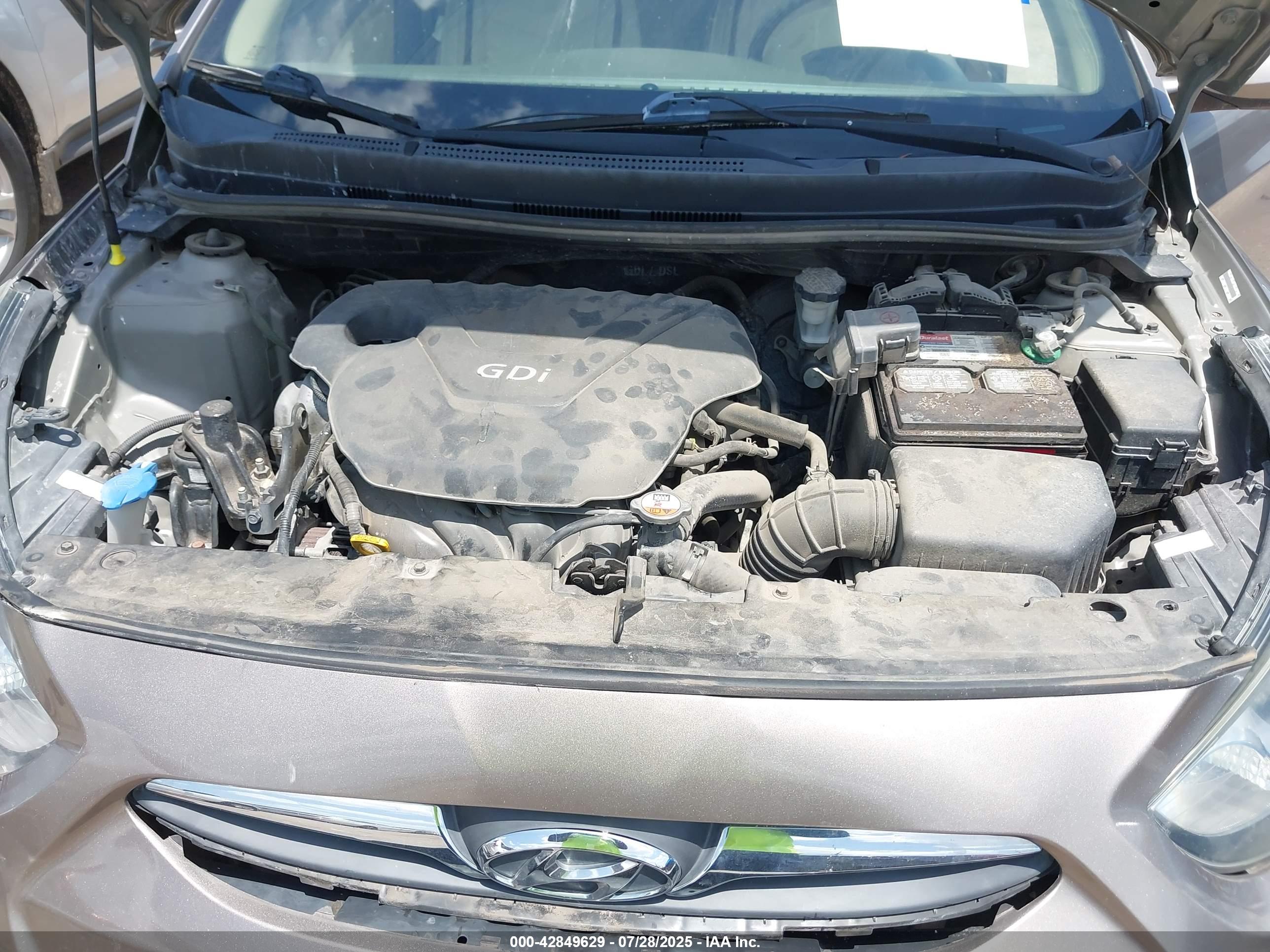 HYUNDAI ACCENT image 10