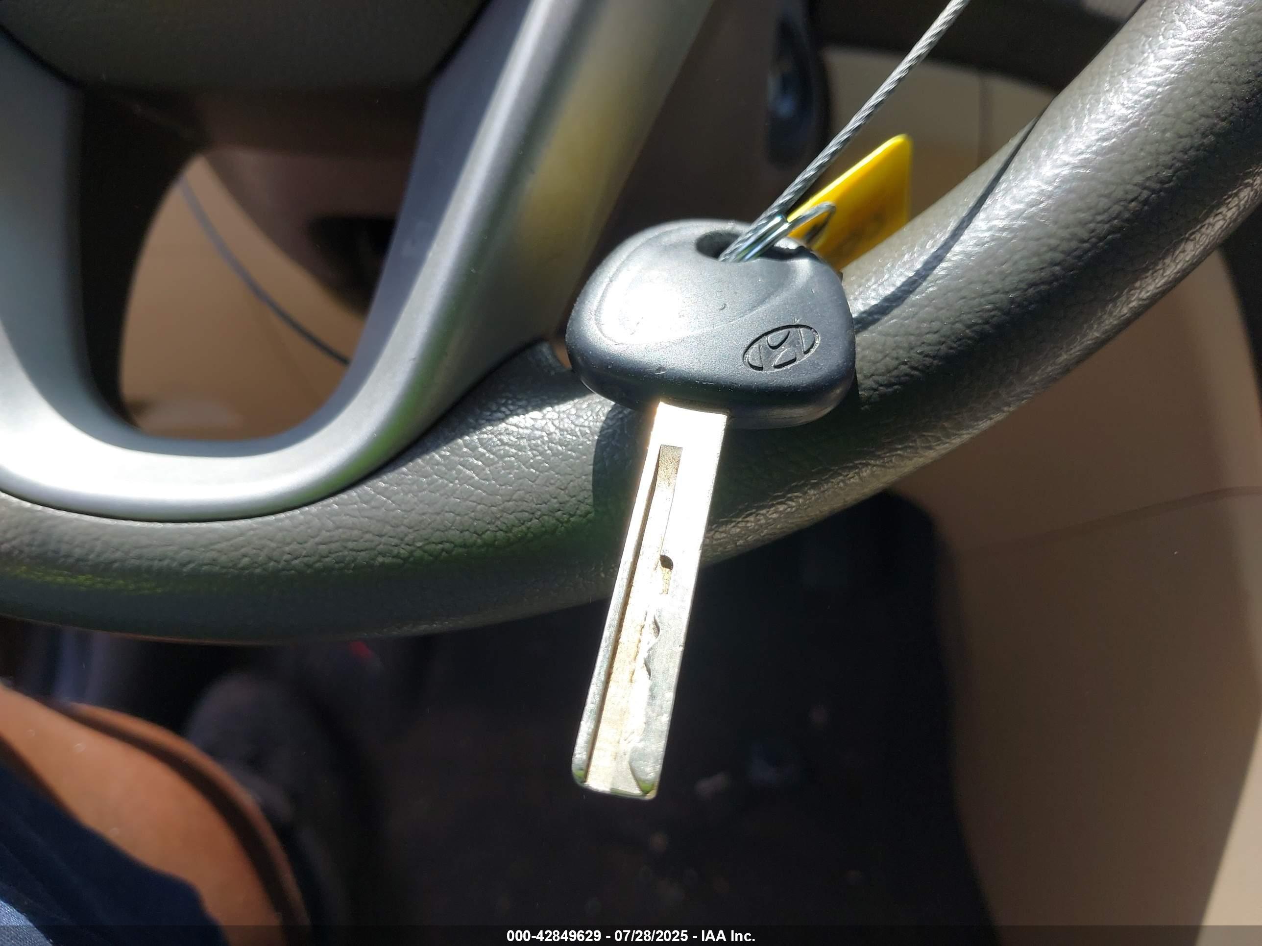 HYUNDAI ACCENT image 11