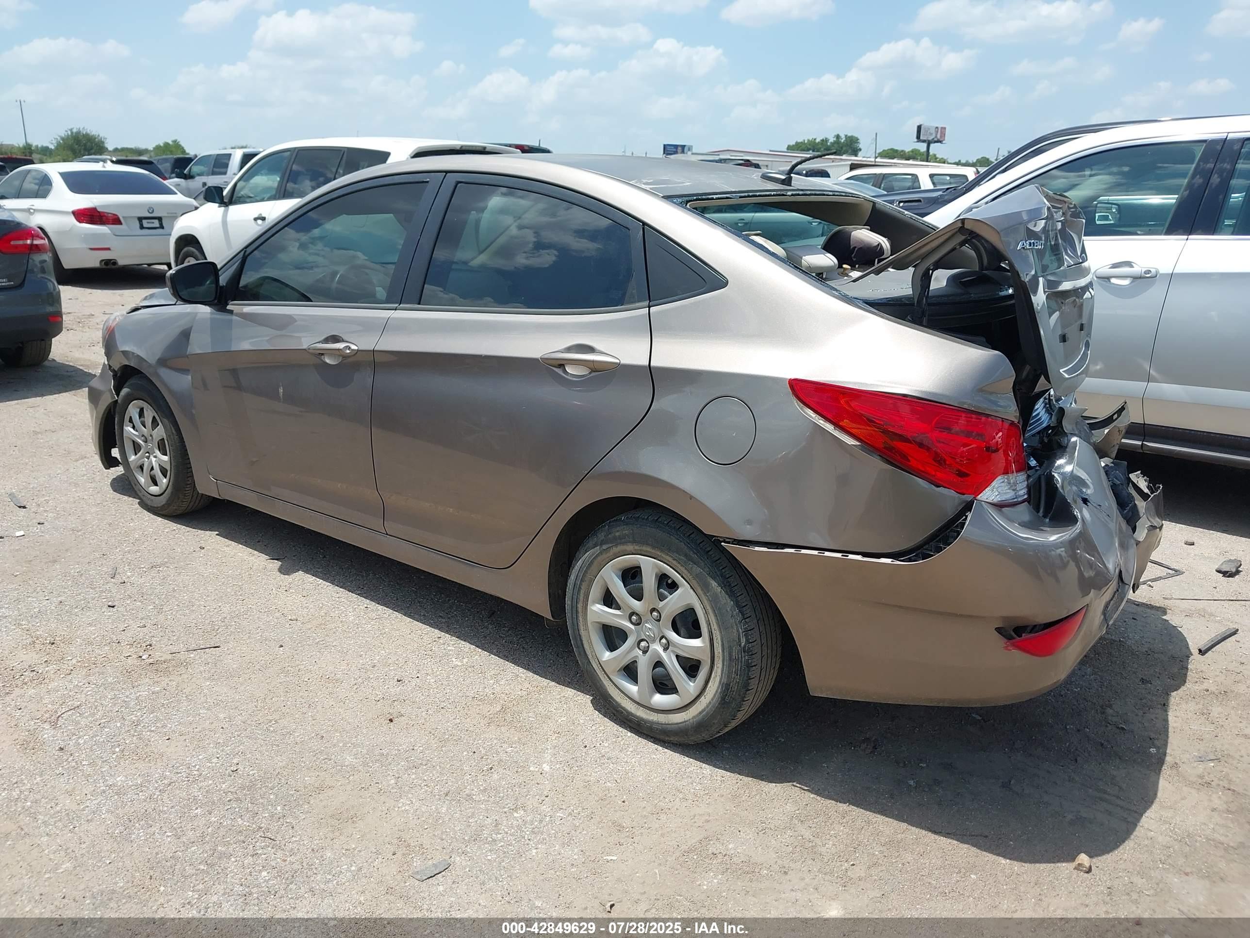 HYUNDAI ACCENT image 3