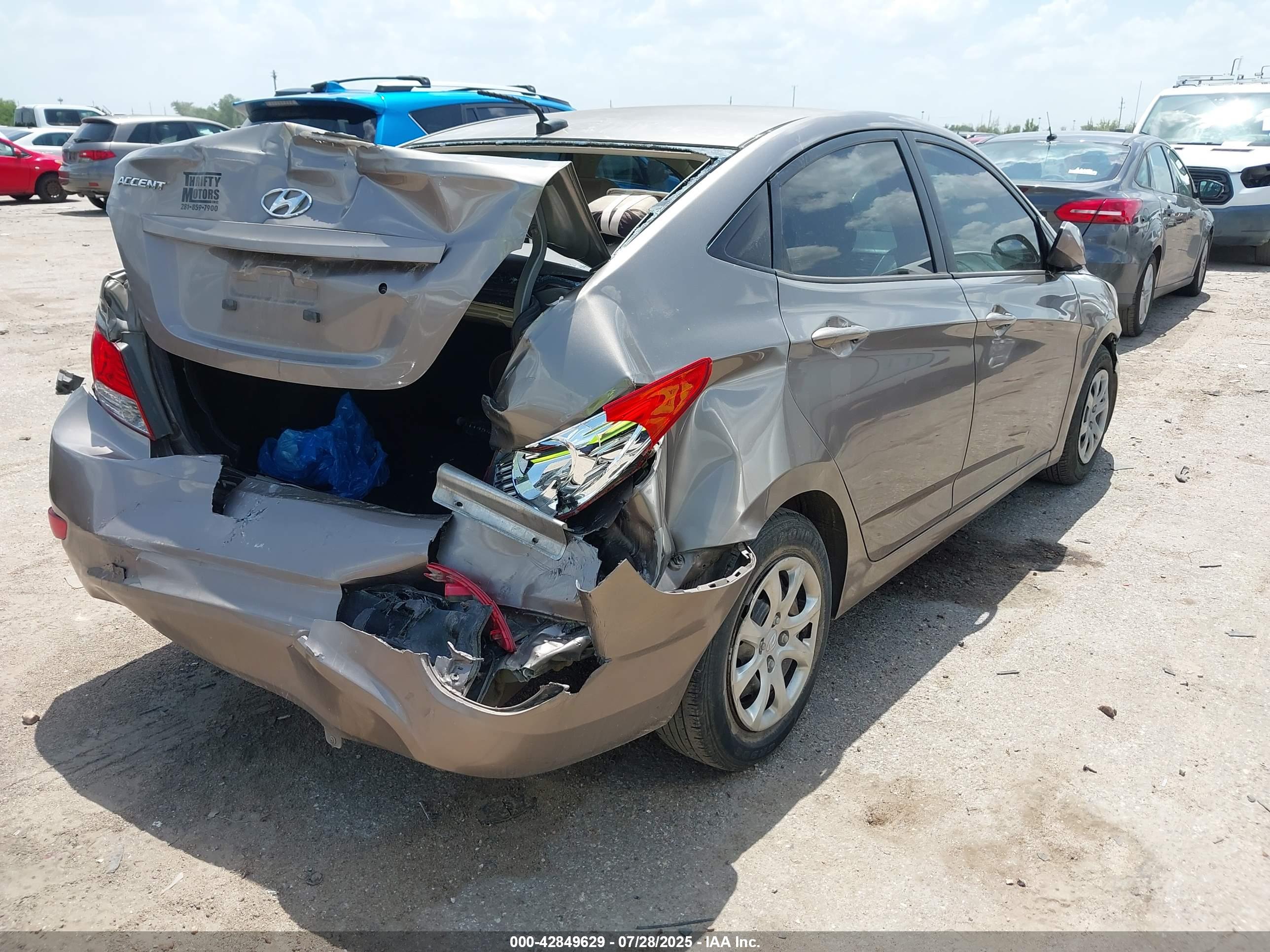 HYUNDAI ACCENT image 4