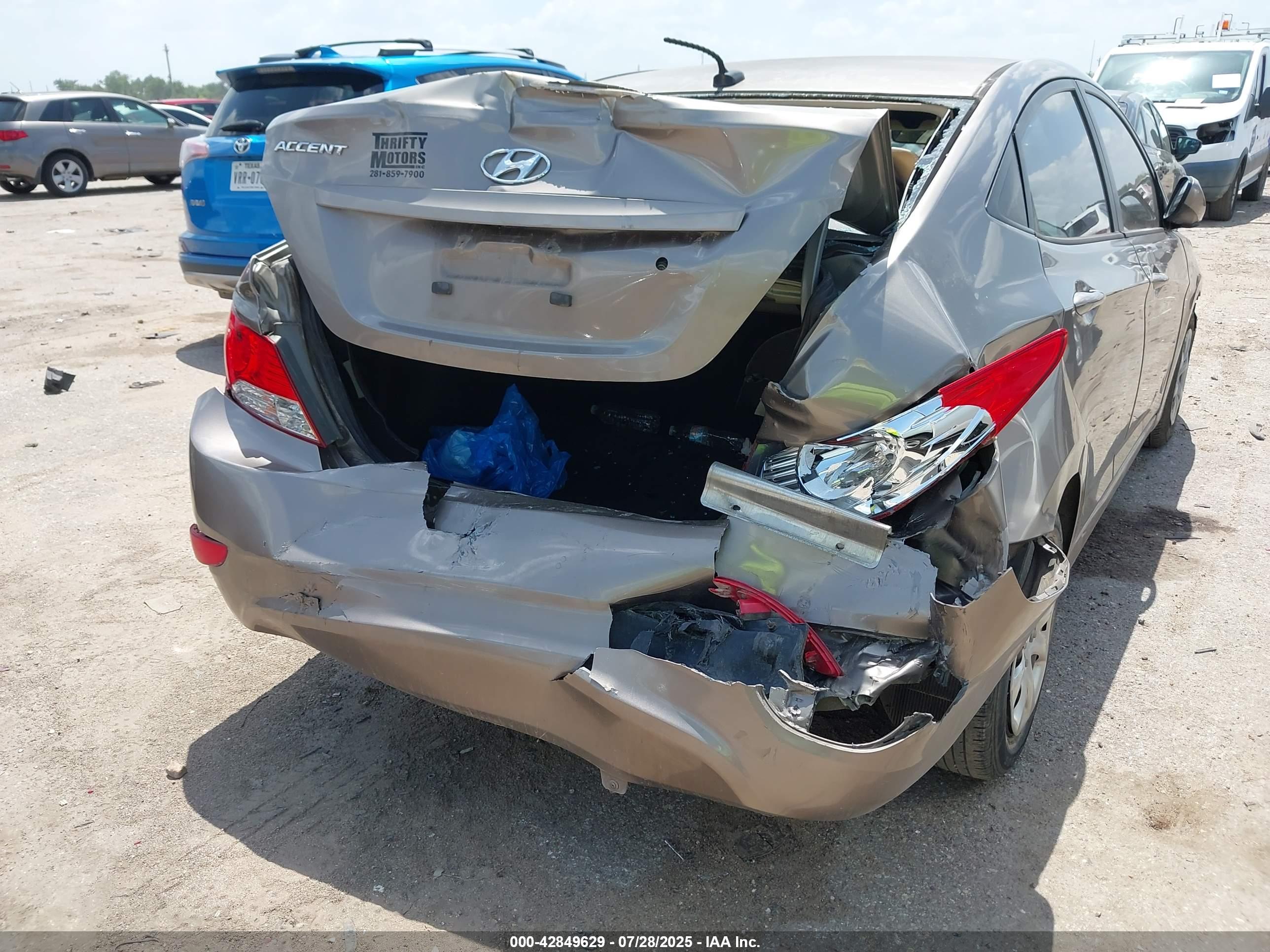 HYUNDAI ACCENT image 6