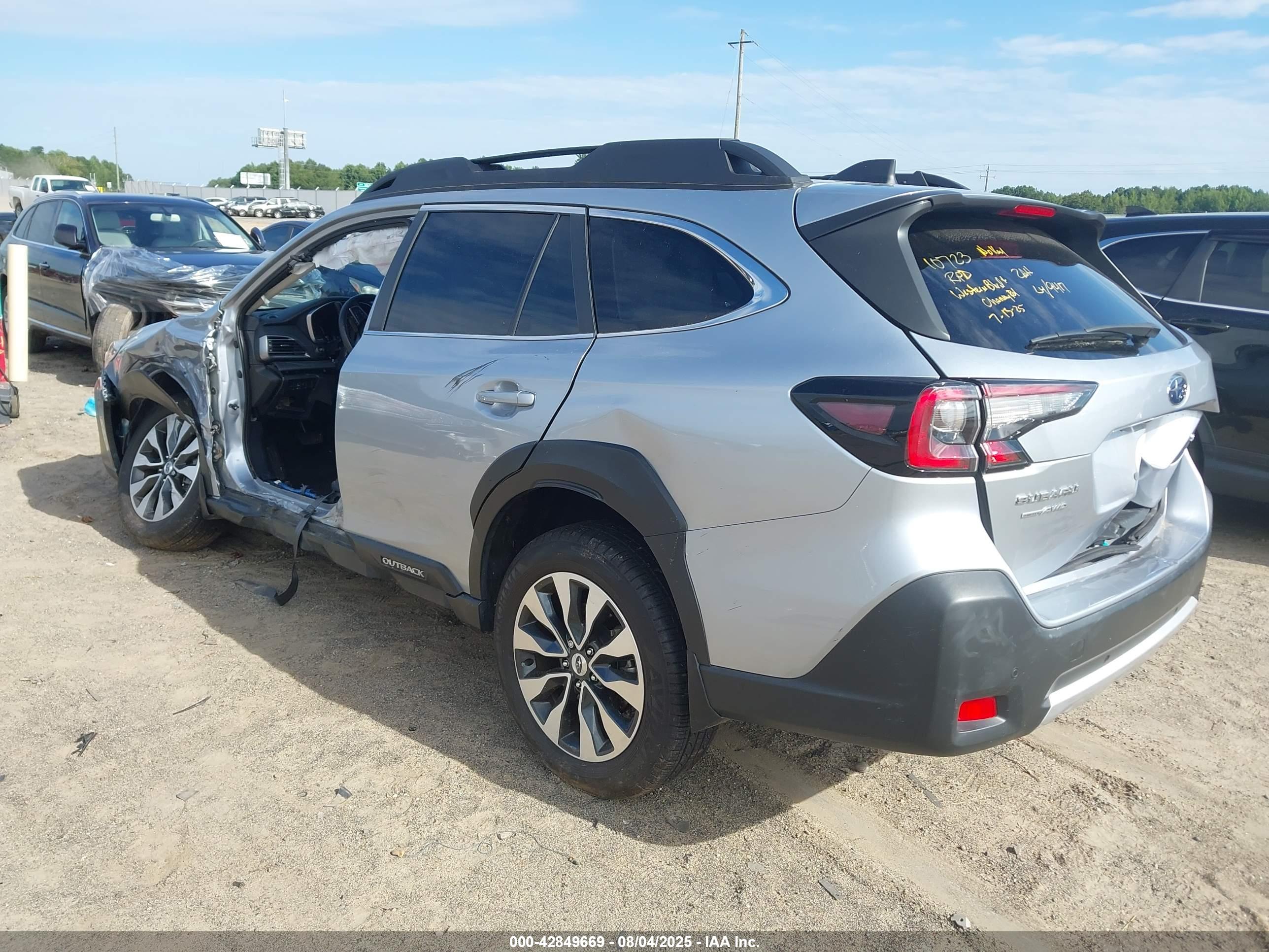 SUBARU OUTBACK image 3