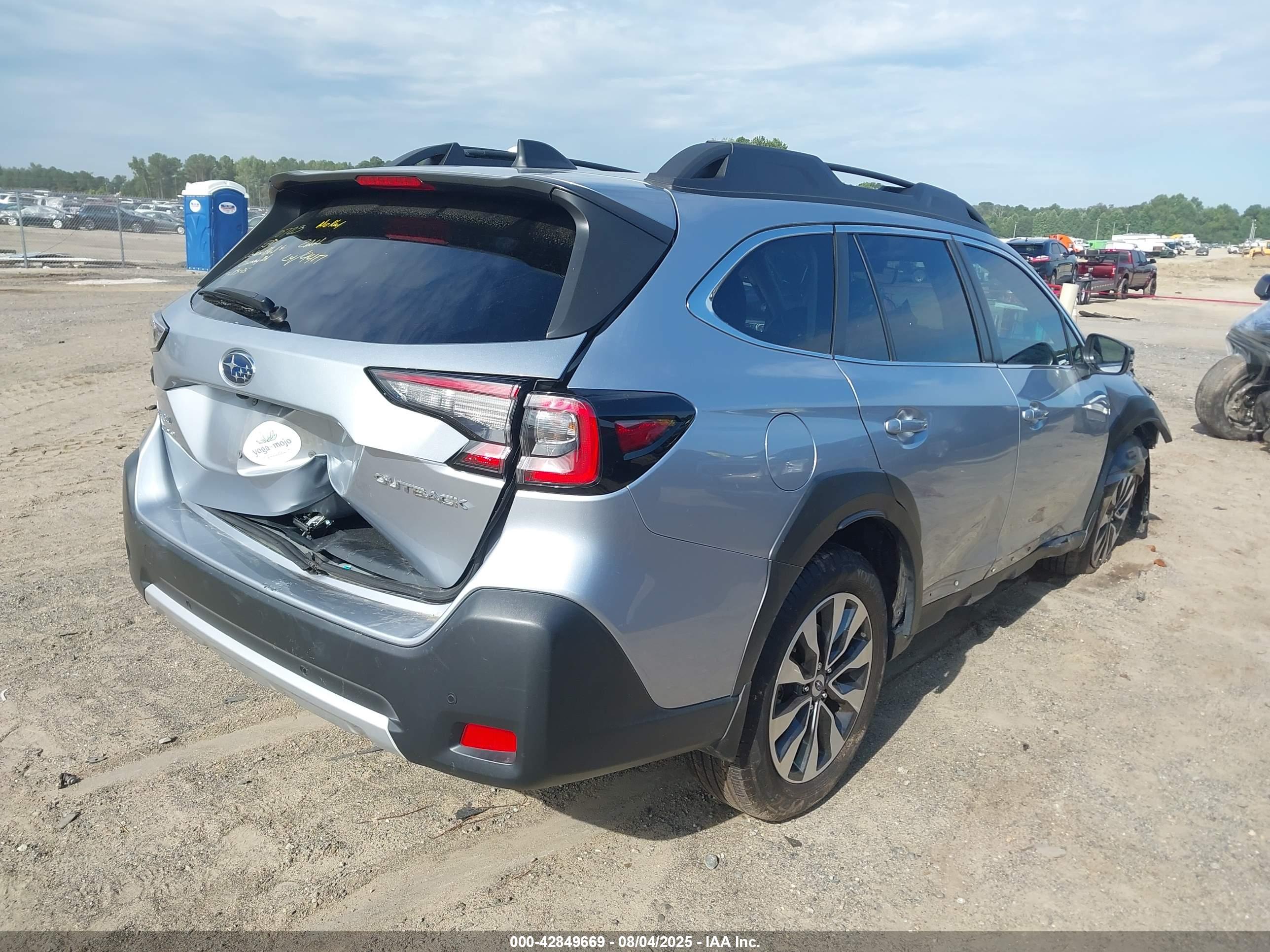 SUBARU OUTBACK image 4