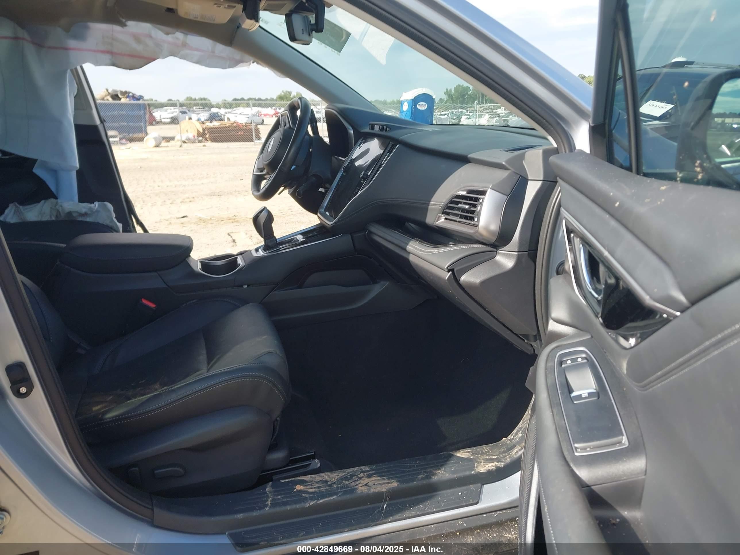 SUBARU OUTBACK image 5