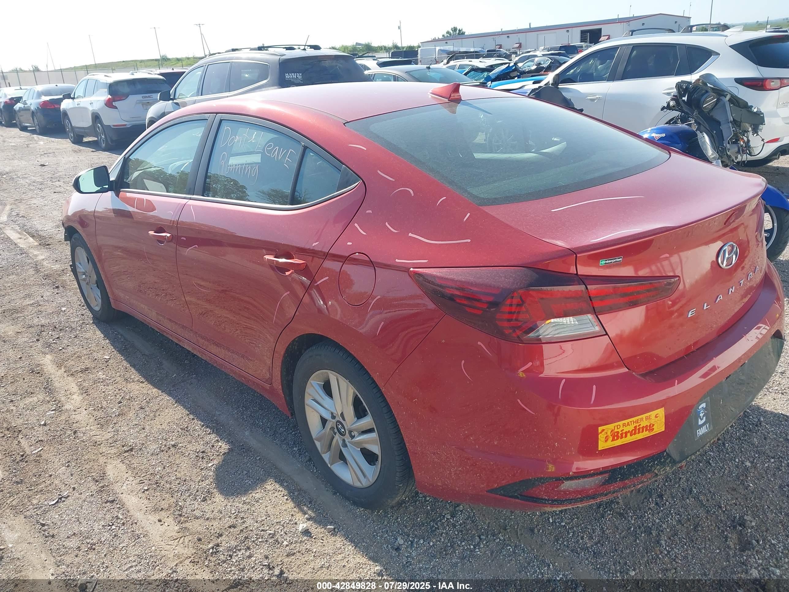 HYUNDAI ELANTRA image 3