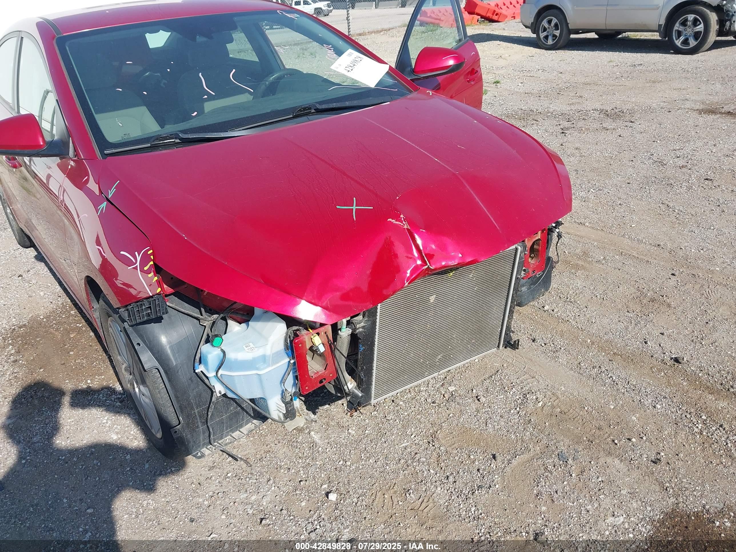 HYUNDAI ELANTRA image 6