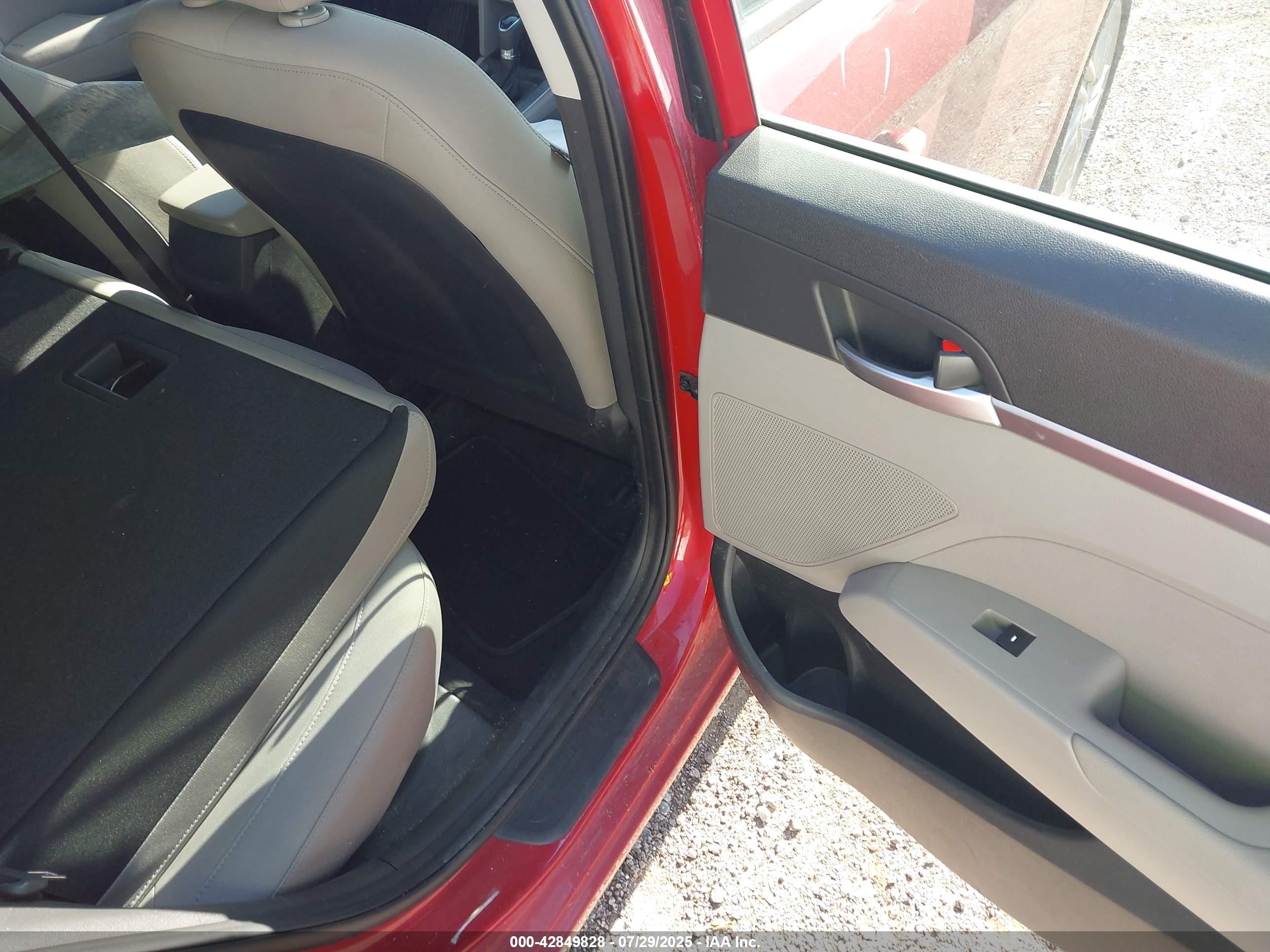 HYUNDAI ELANTRA image 8