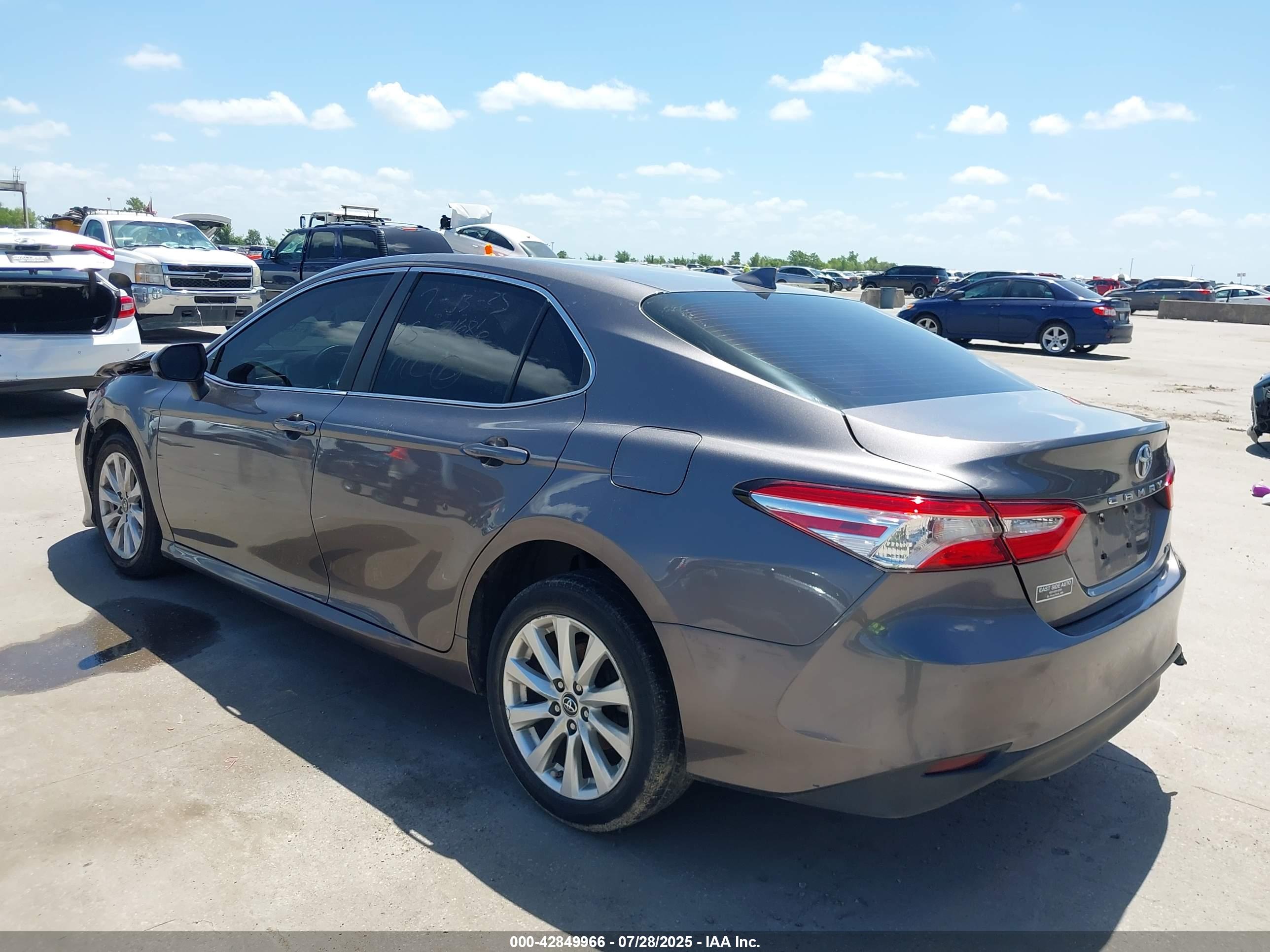 TOYOTA CAMRY image 3