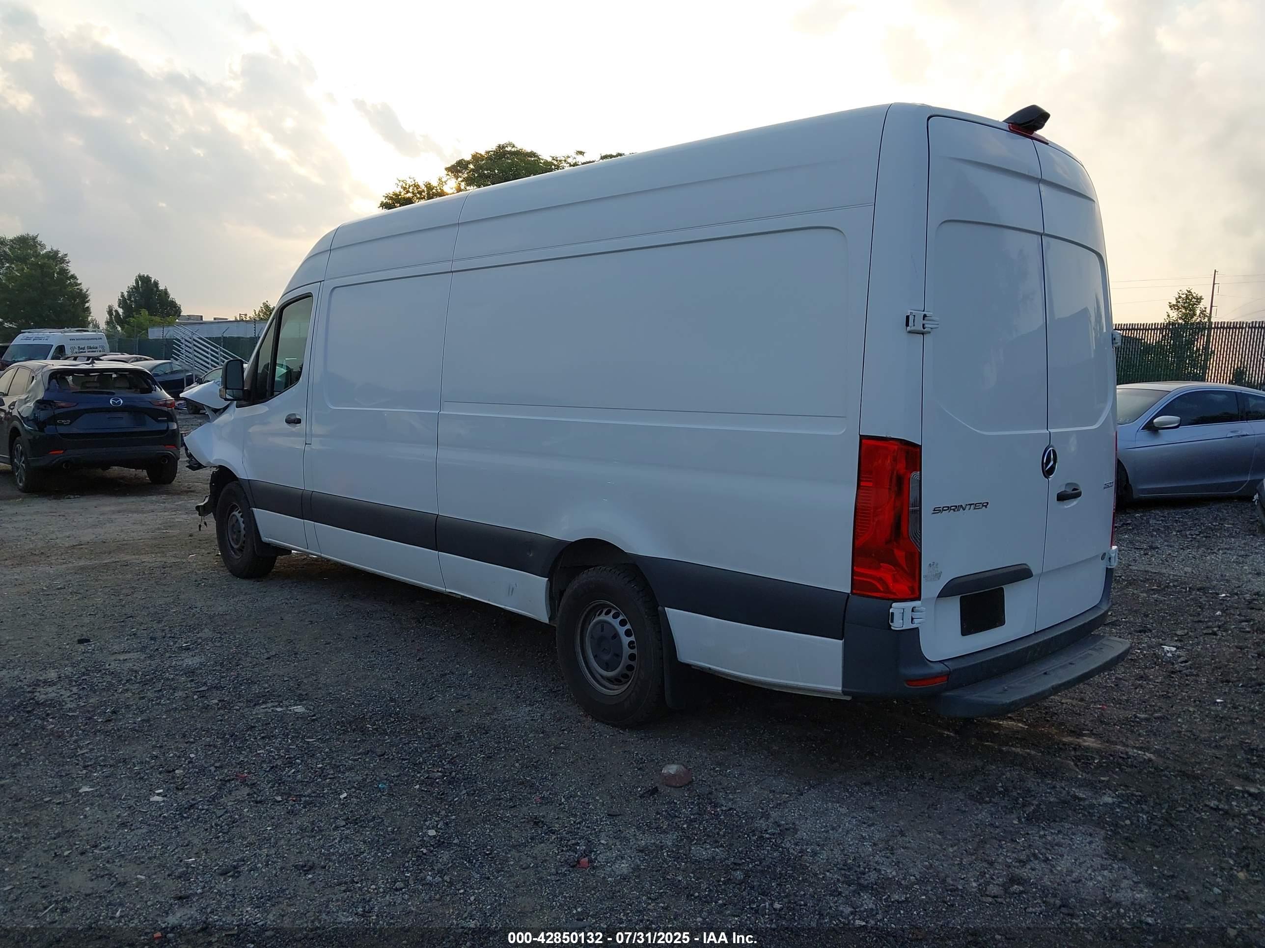 MERCEDES-BENZ SPRINTER image 3