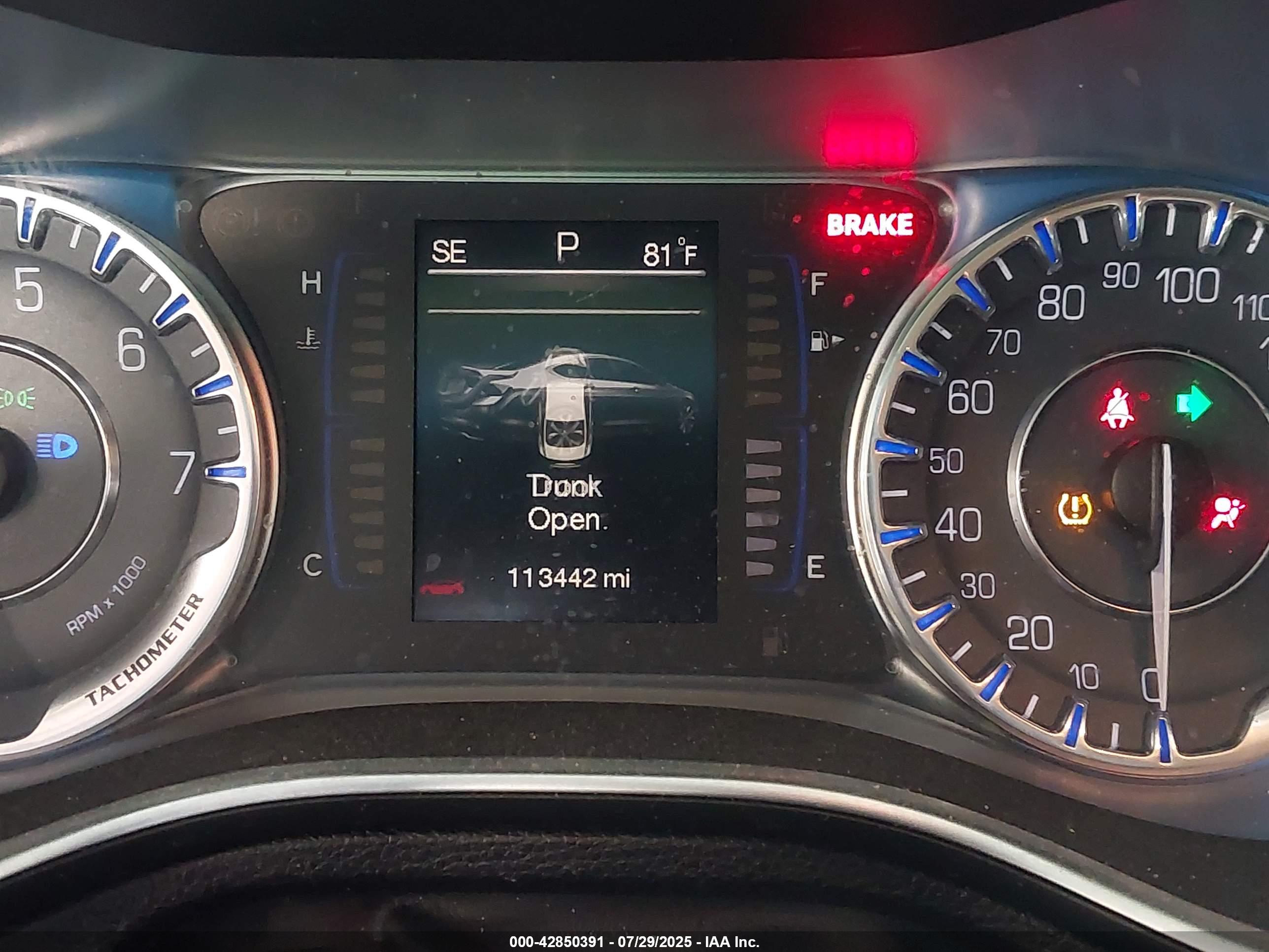 CHRYSLER 200 image 7