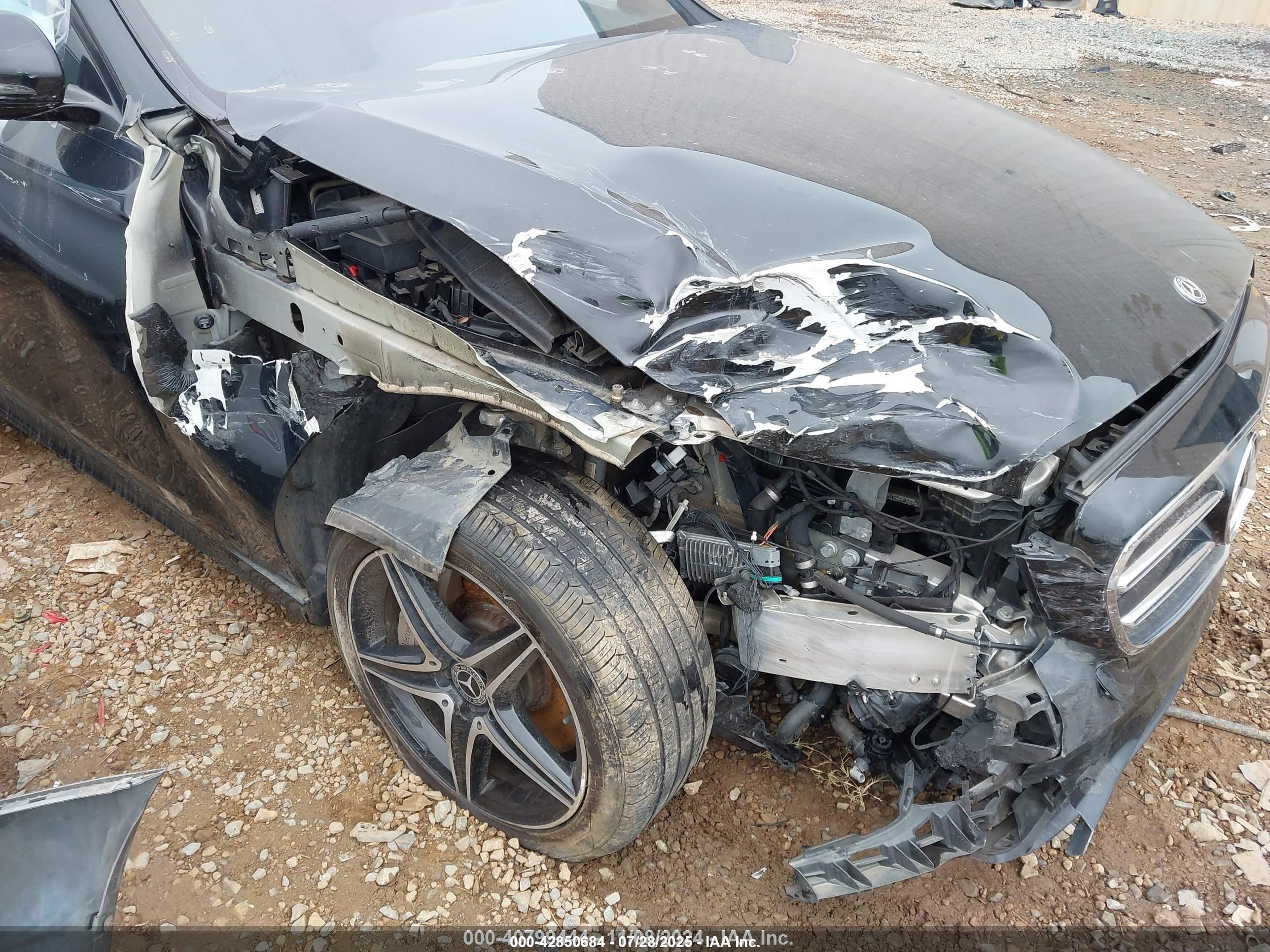 MERCEDES-BENZ E image 6
