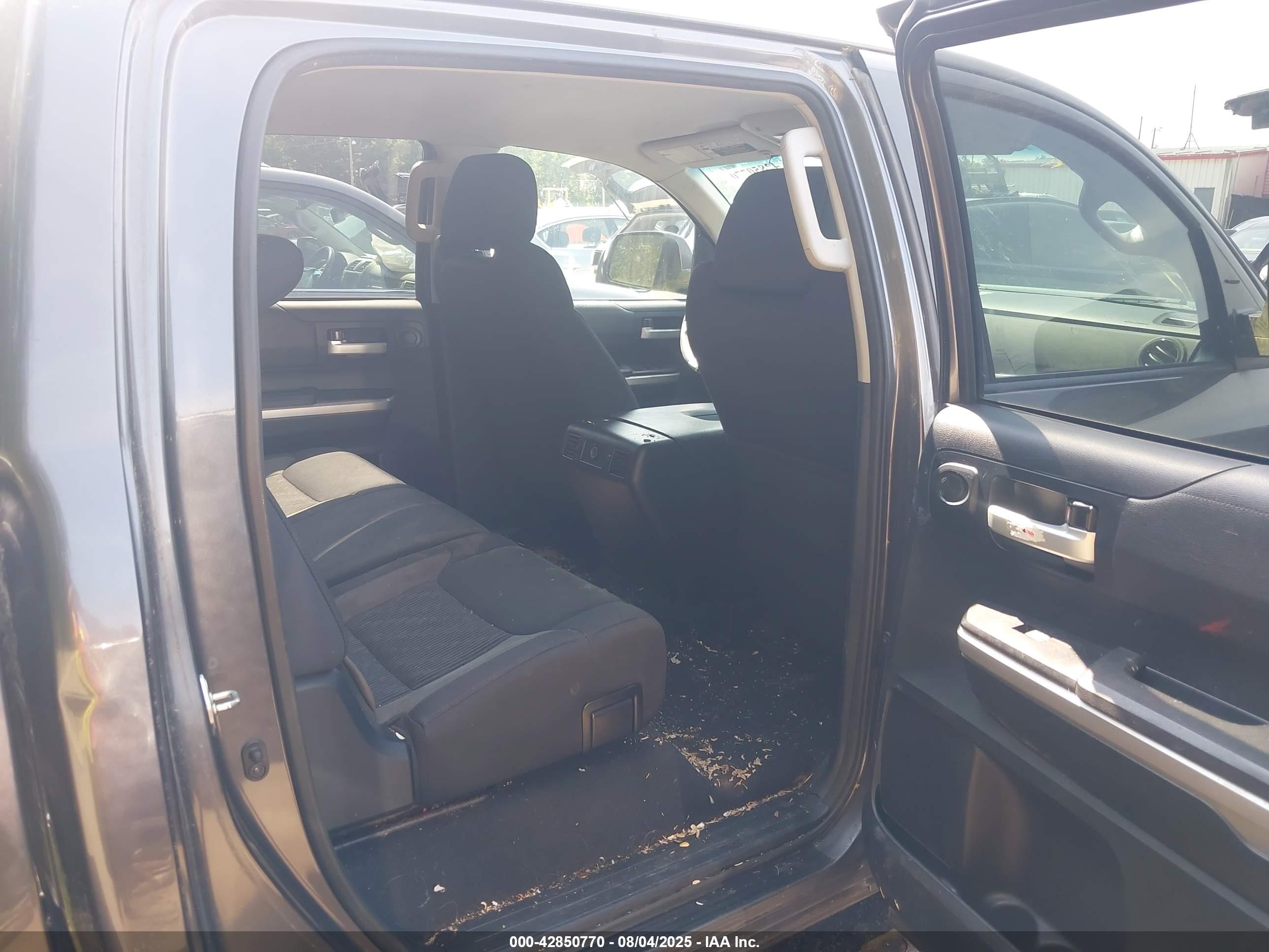 TOYOTA TUNDRA image 8