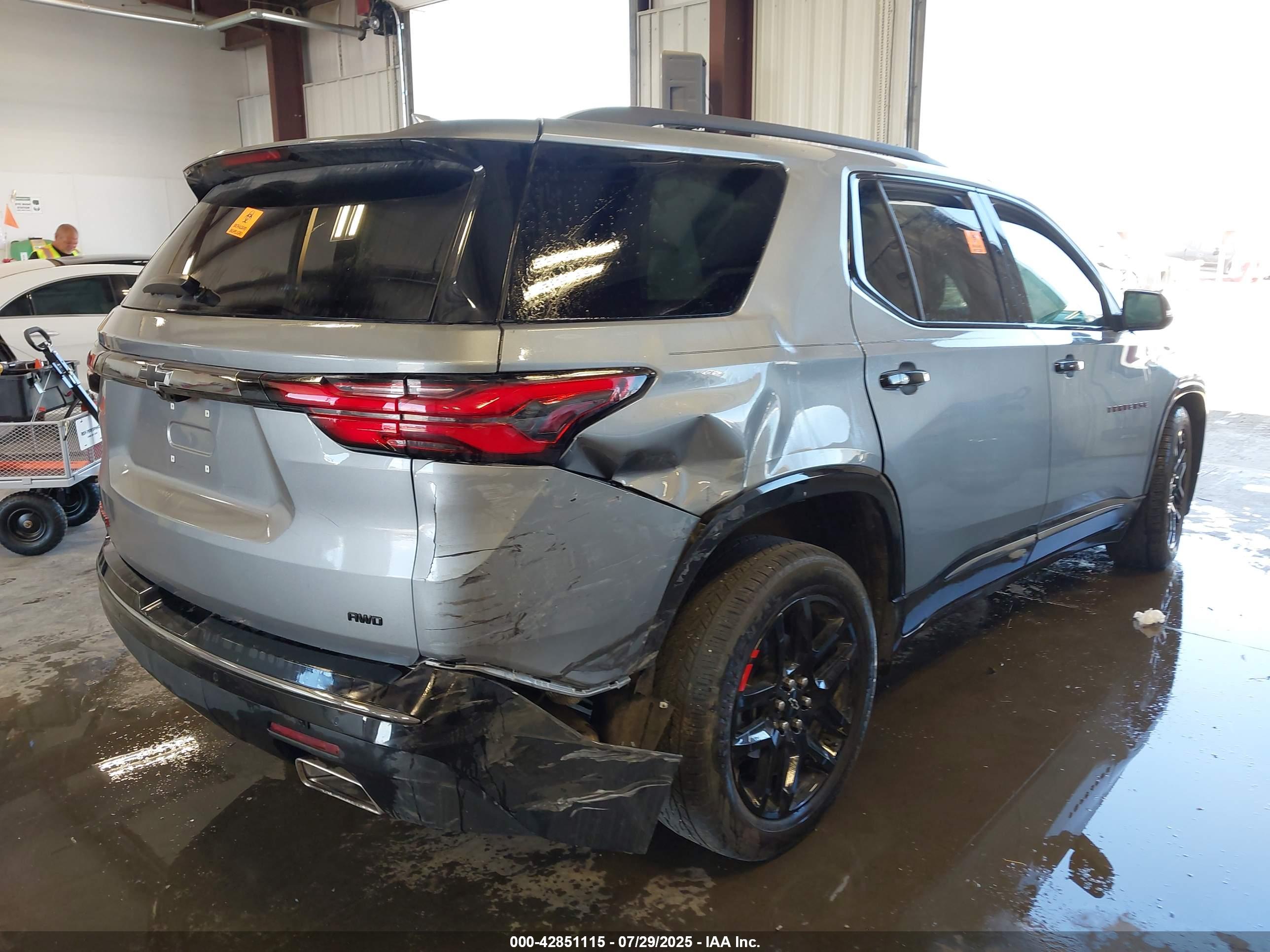 CHEVROLET TRAVERSE image 4