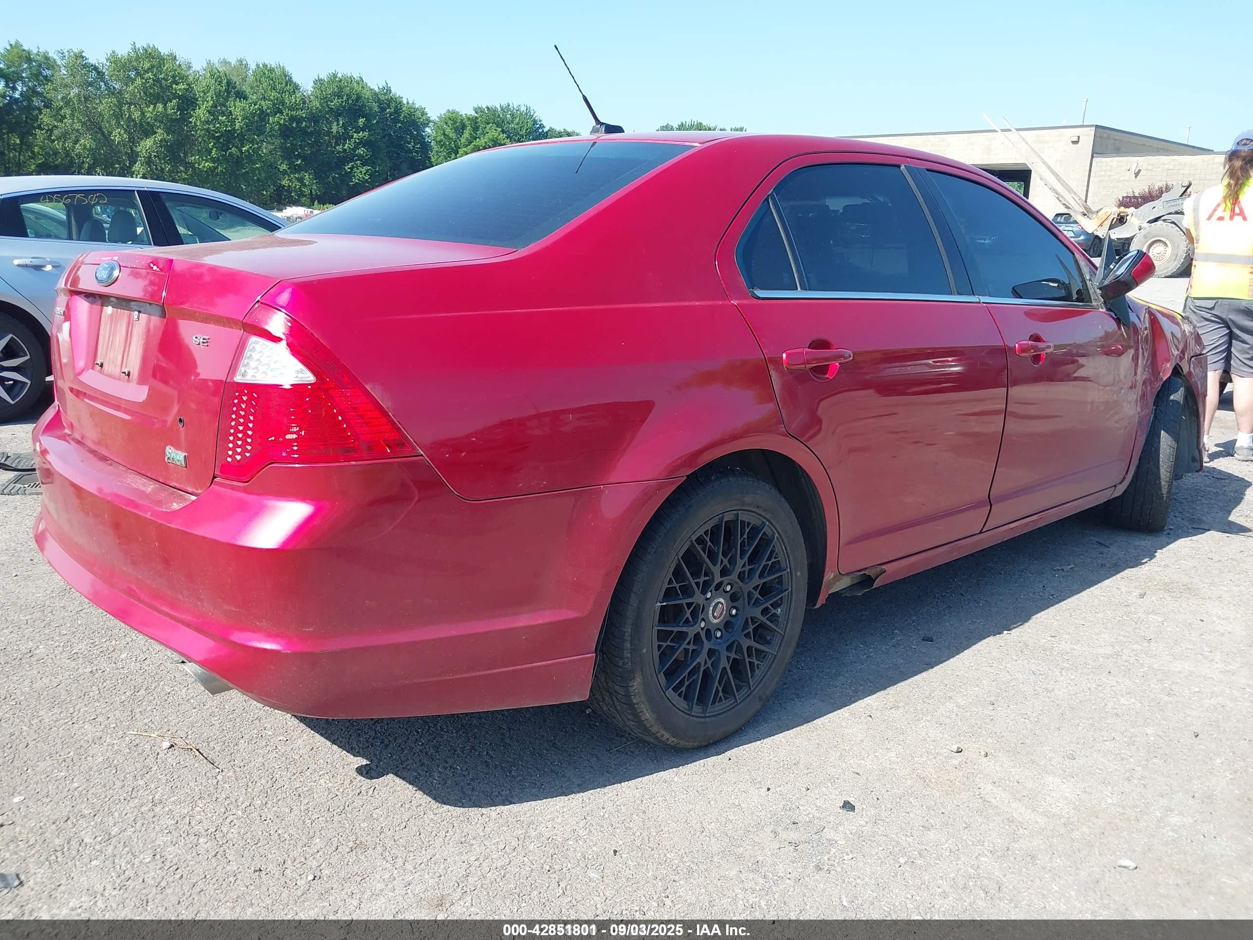 FORD FUSION image 4