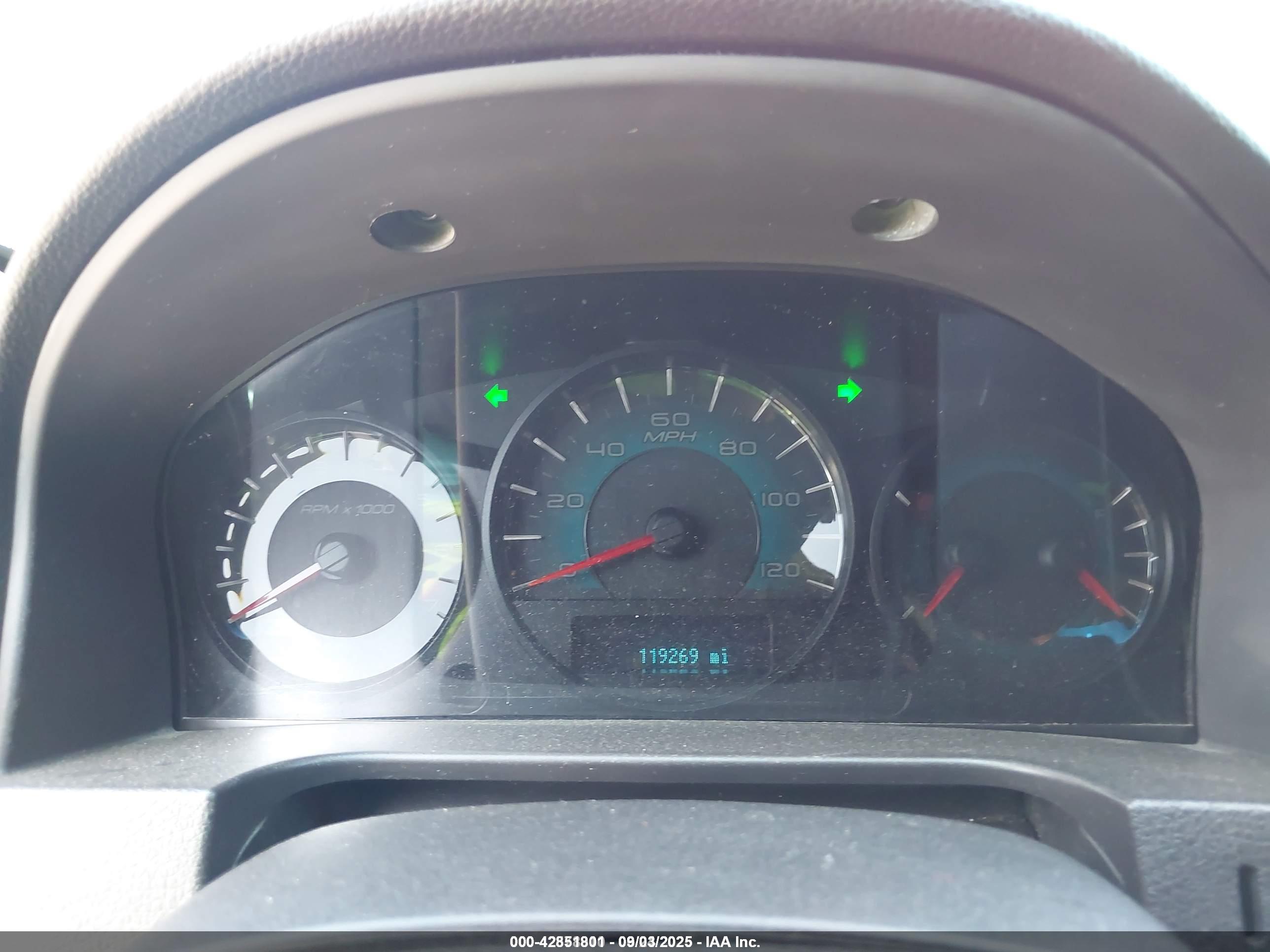 FORD FUSION image 7