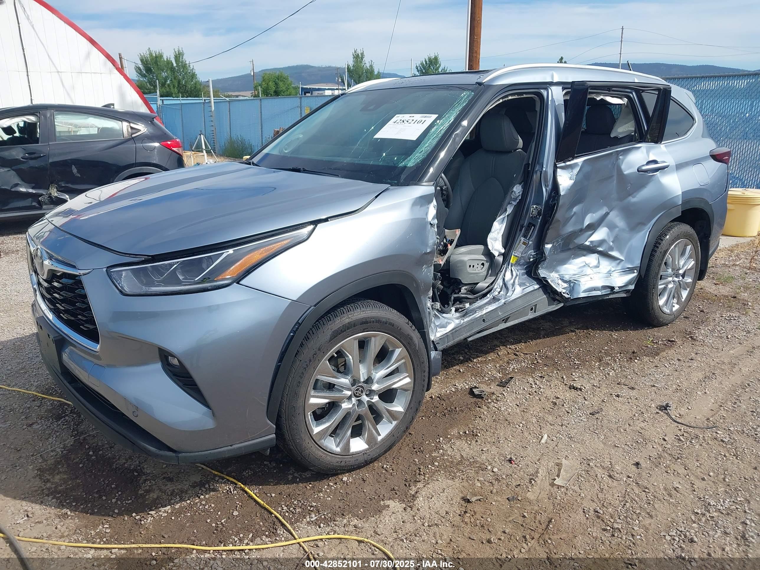 TOYOTA HIGHLANDER image 2