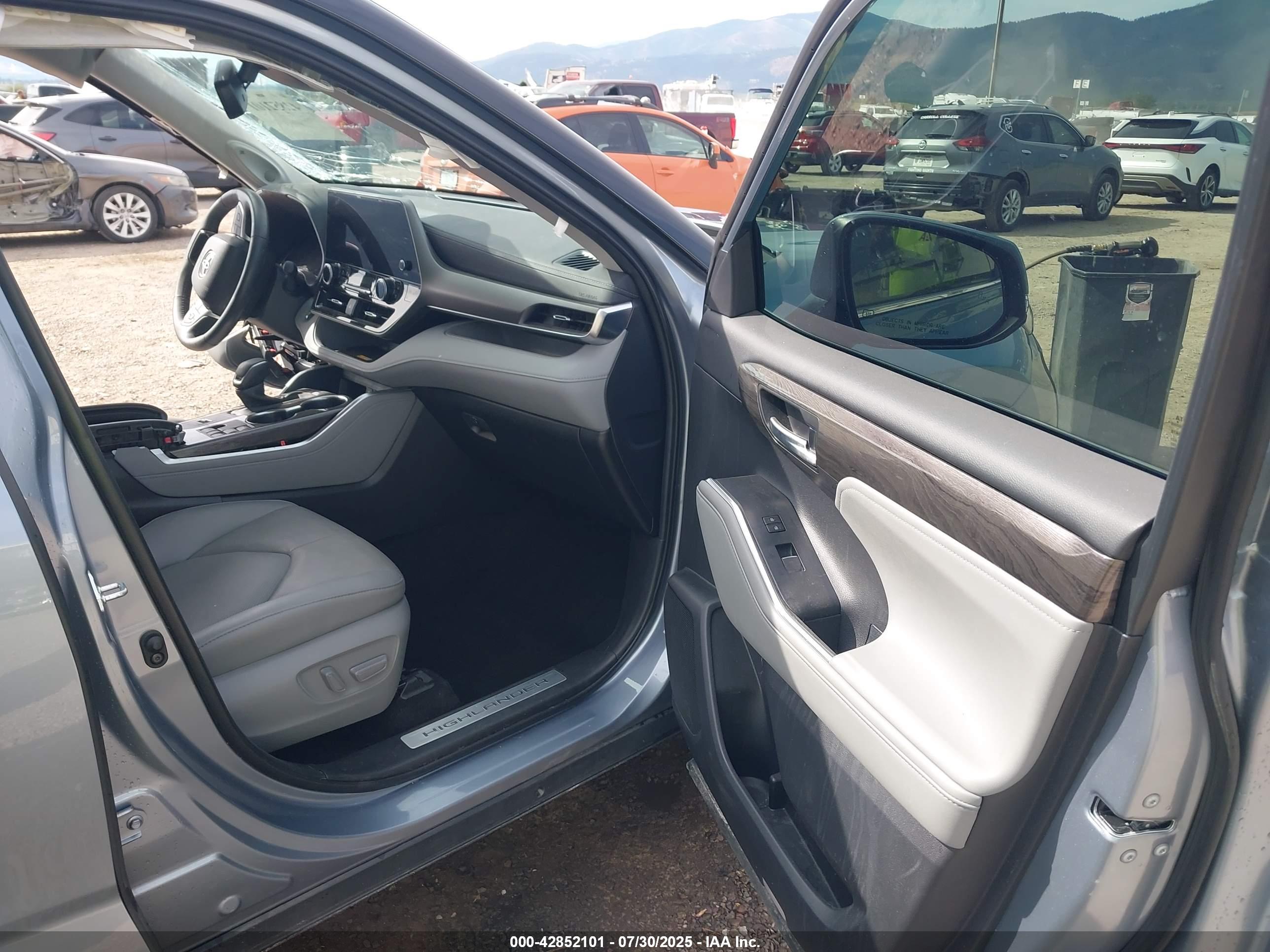 TOYOTA HIGHLANDER image 5