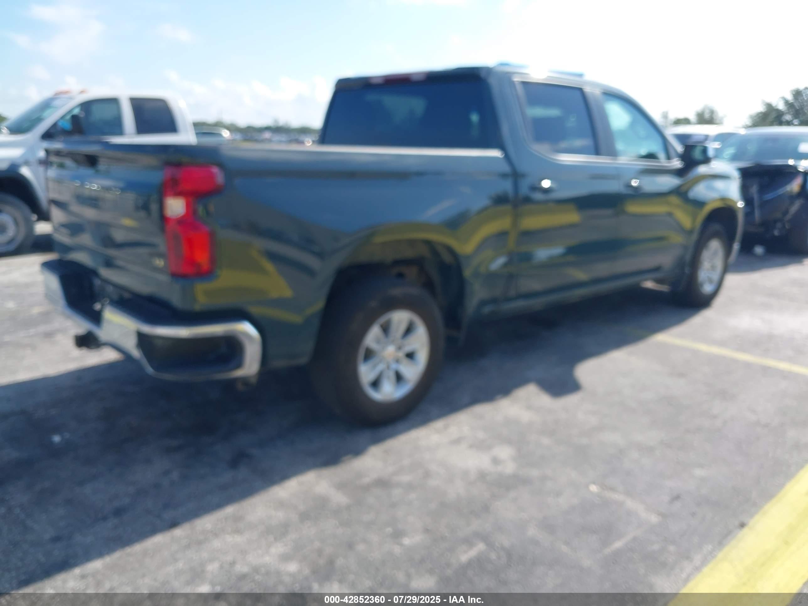 CHEVROLET SILVERADO image 4