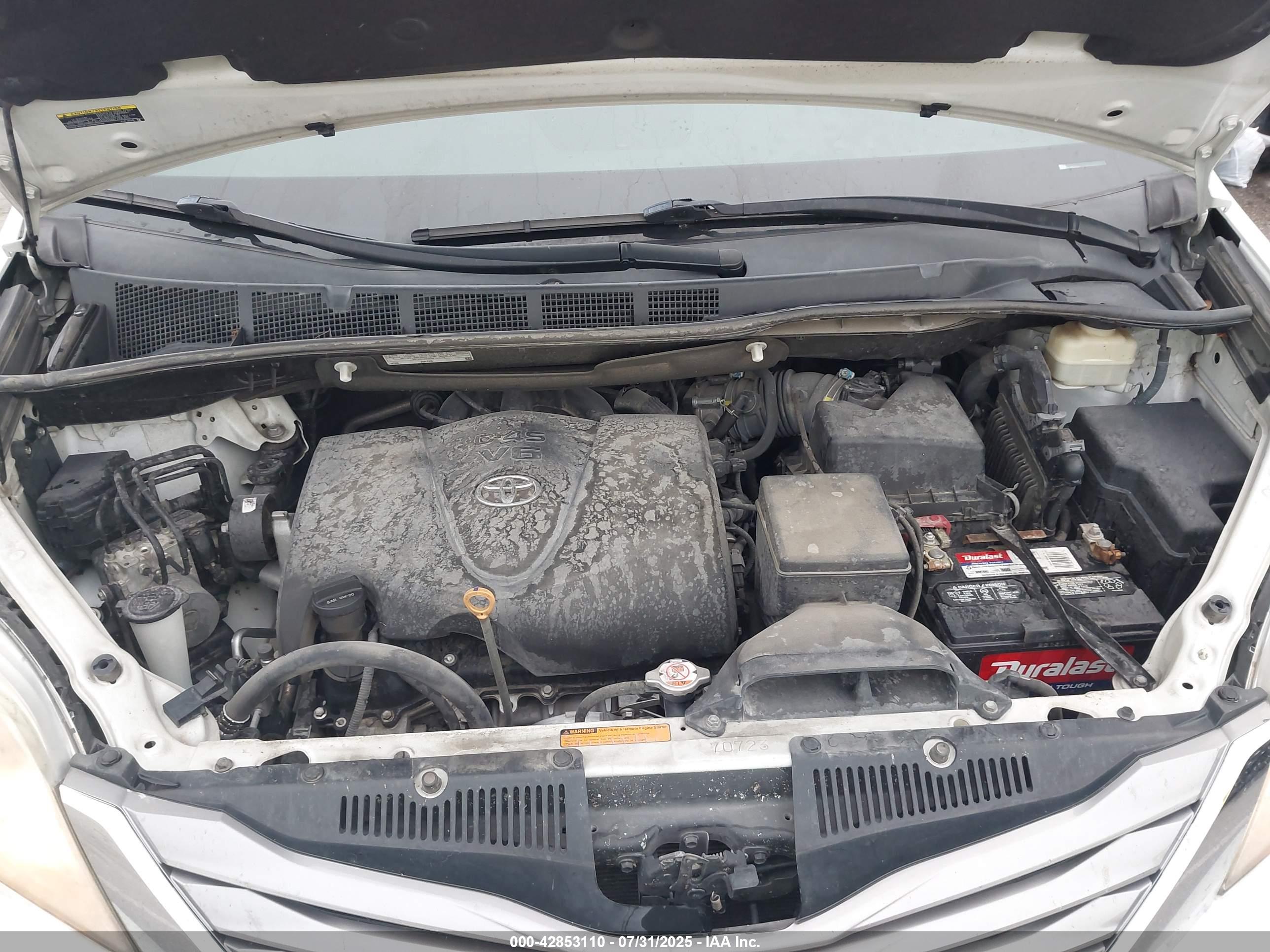 TOYOTA SIENNA image 10