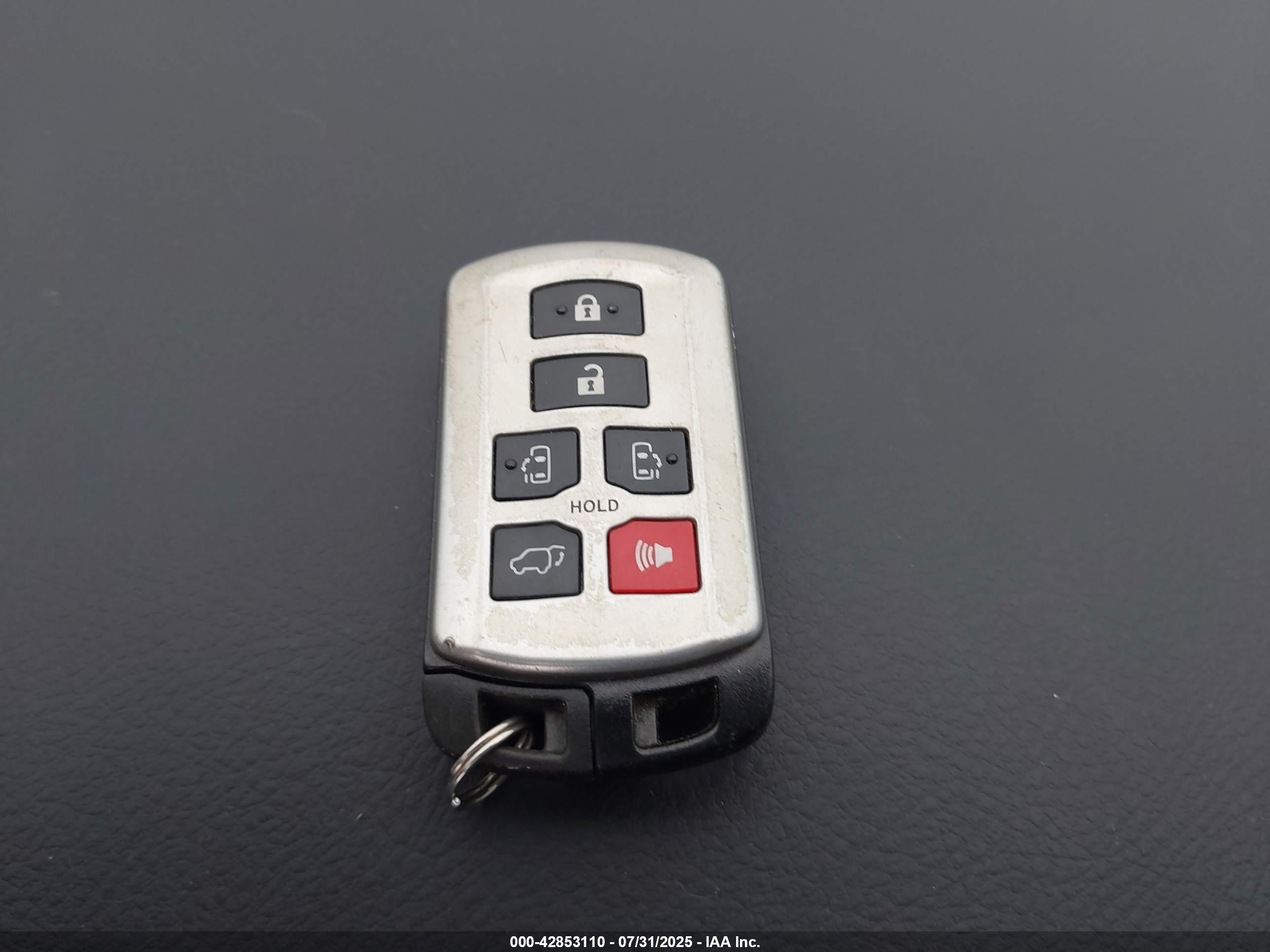 TOYOTA SIENNA image 11