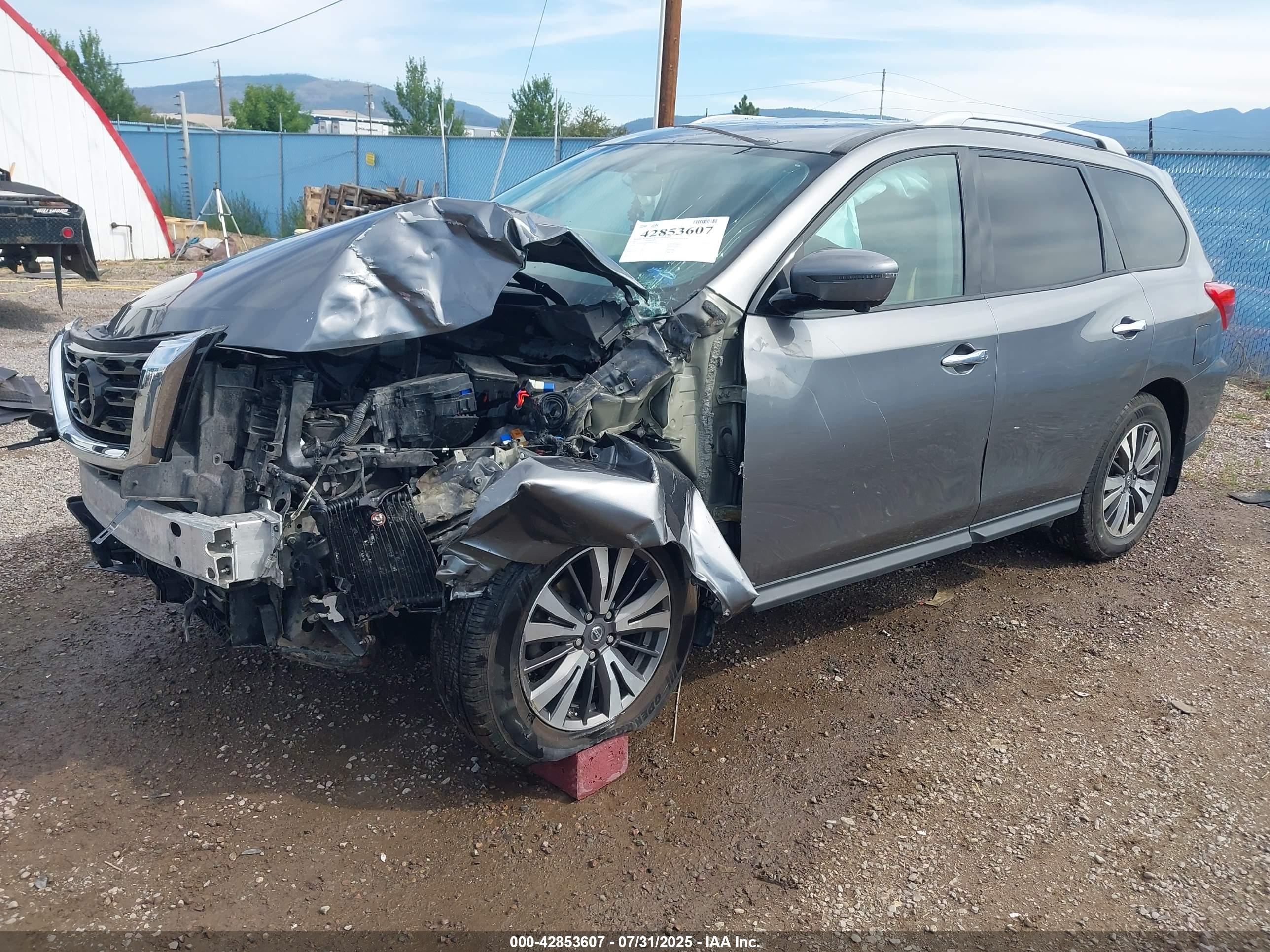NISSAN PATHFINDER image 2