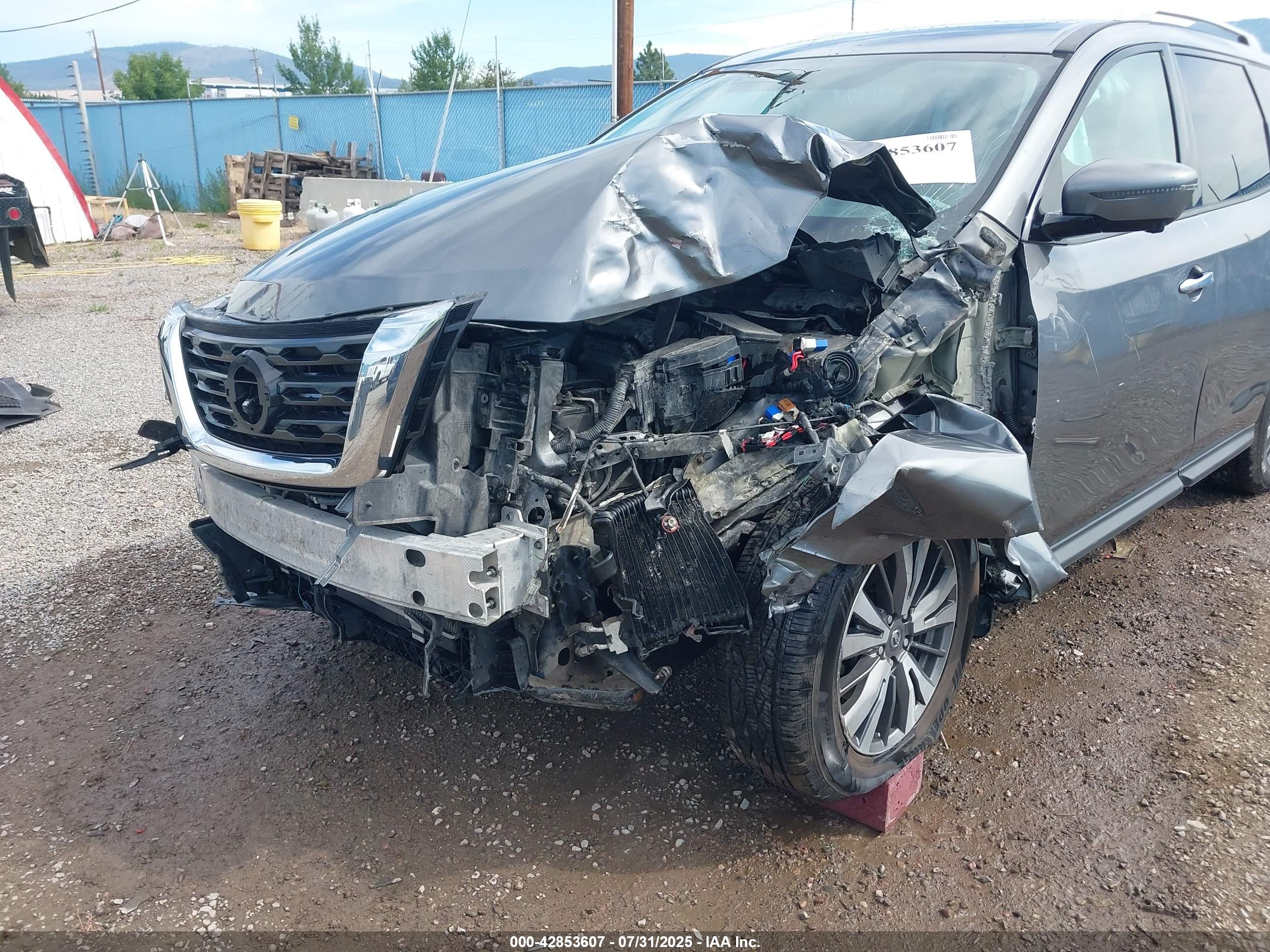 NISSAN PATHFINDER image 6