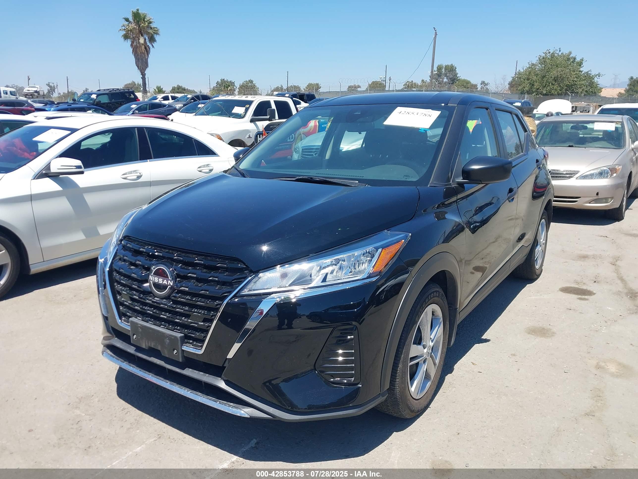 NISSAN KICKS image 2