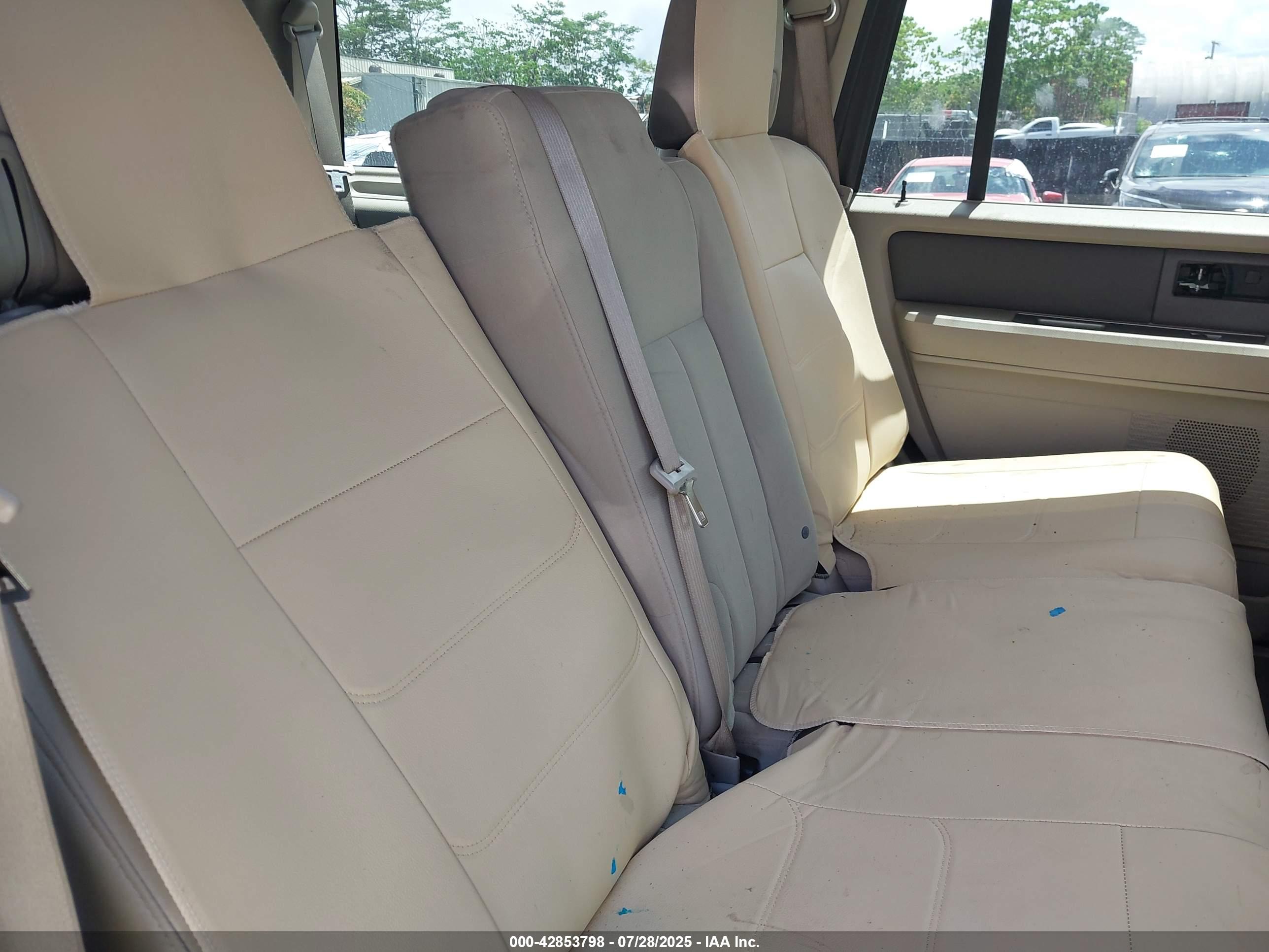 FORD EXPEDITION image 8